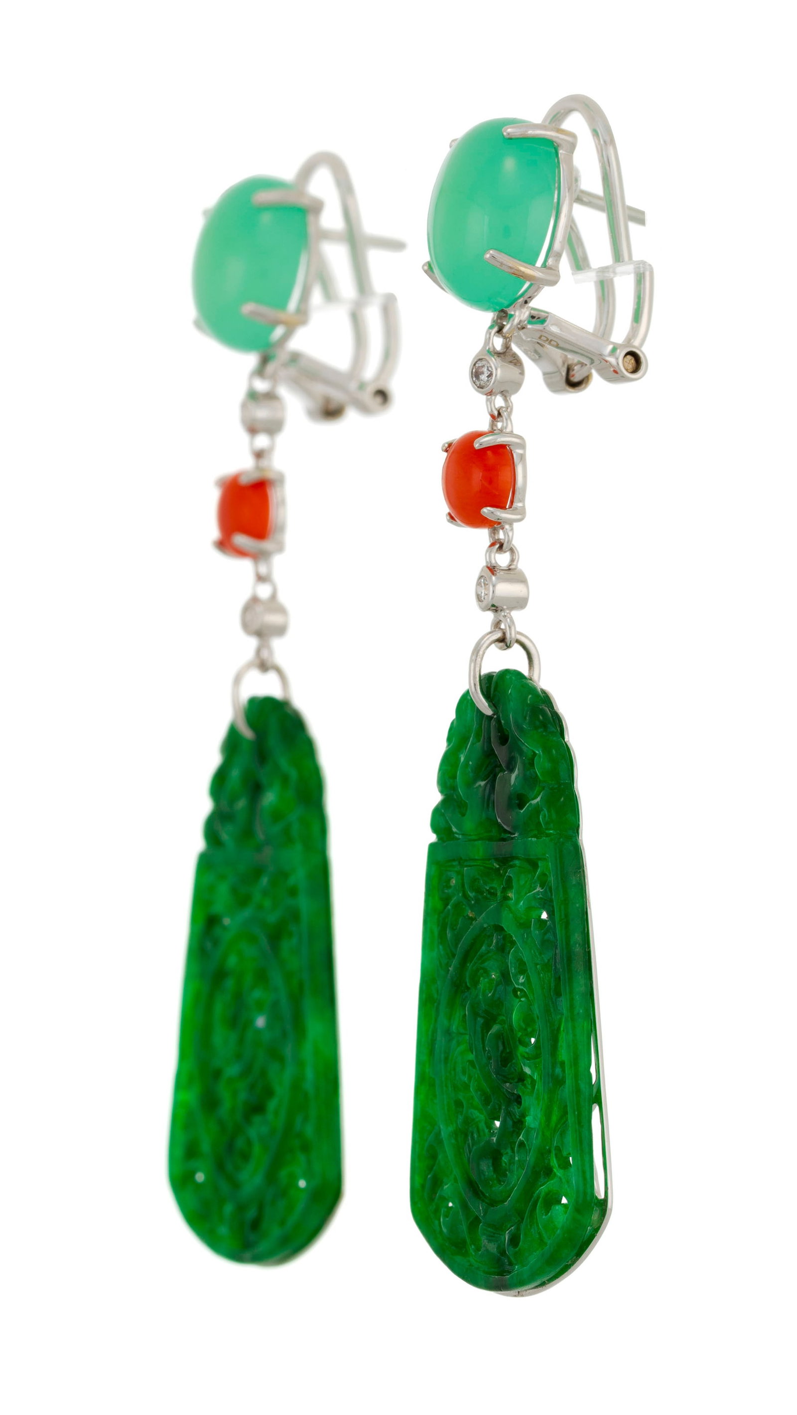 Paire de pendants d'oreilles or gris 750 sertis de cabochons de chrysoprase et de corail alterné - 2
