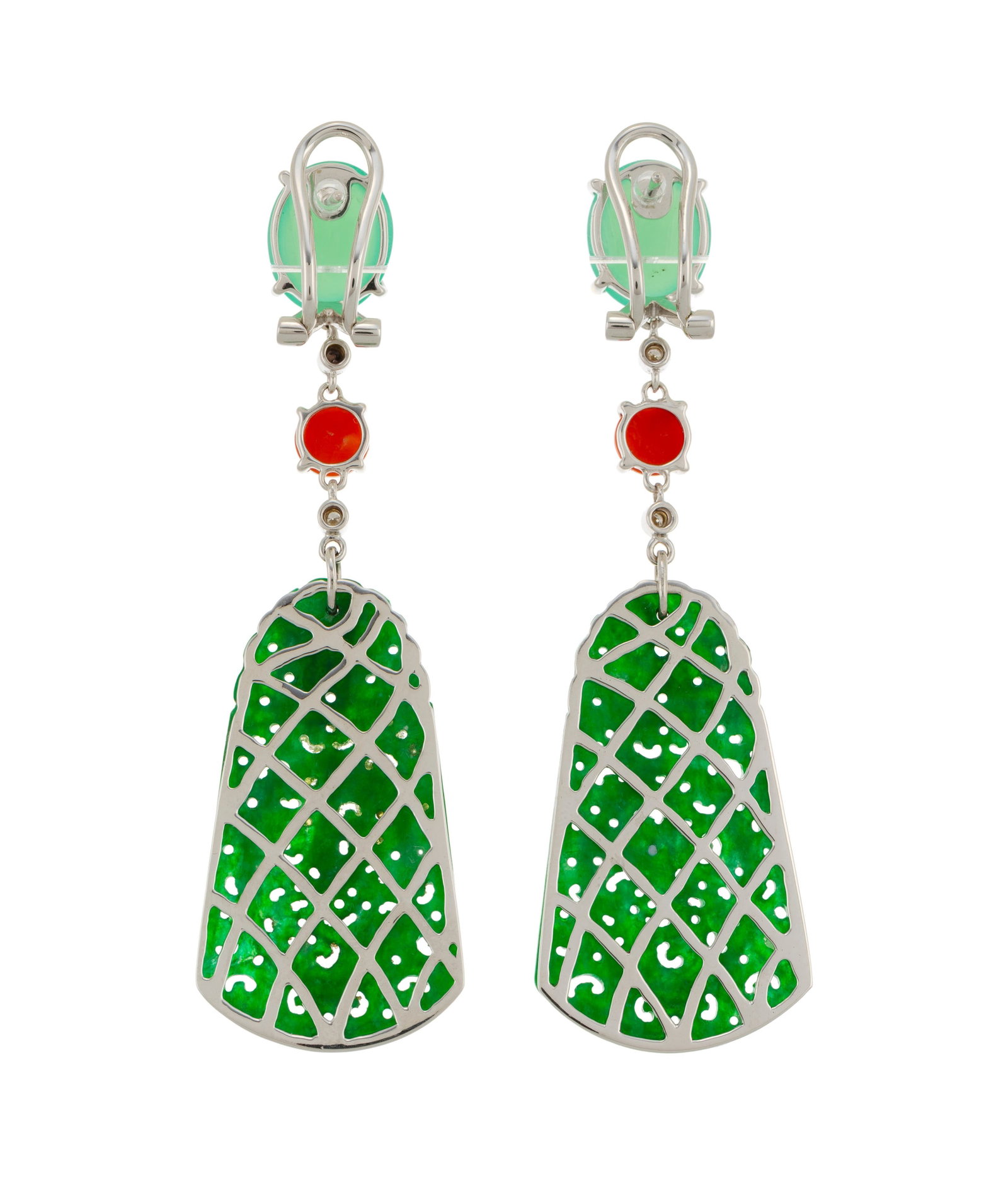 Paire de pendants d'oreilles or gris 750 sertis de cabochons de chrysoprase et de corail alterné - 3