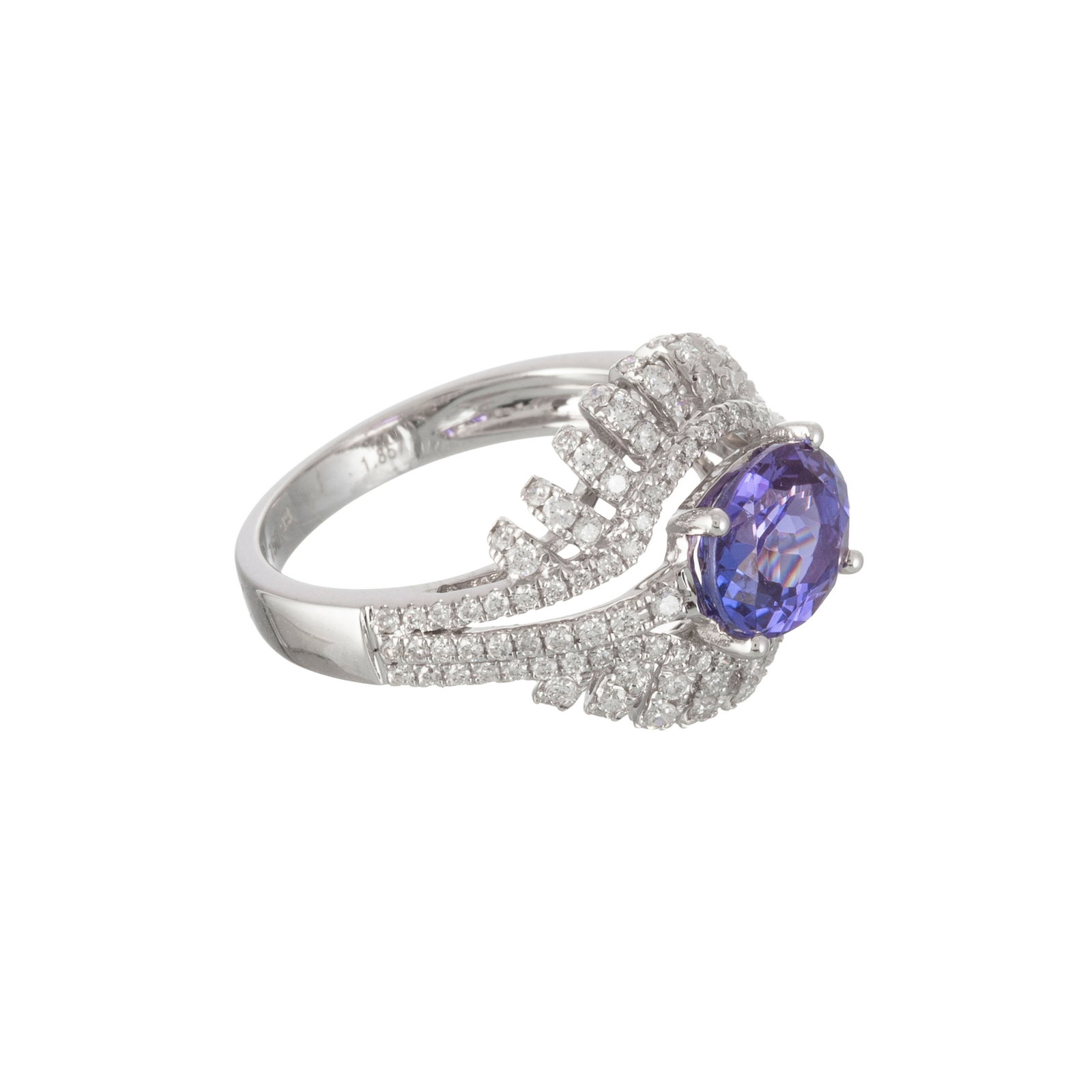 Bague or 750 sertie d'une tanzanite ovale entourée de diamants taille brillant, doigt 52-12, 4g - 3