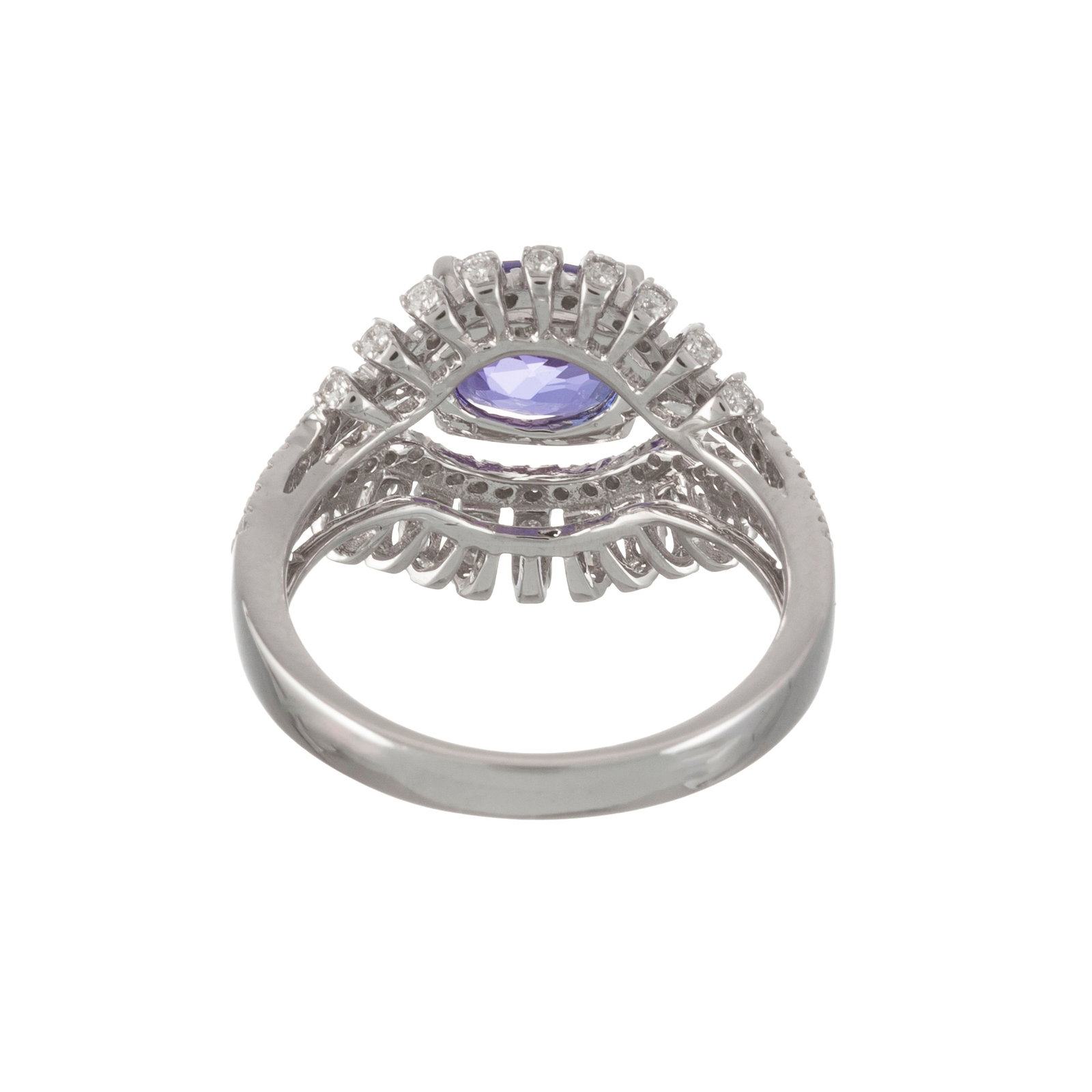 Bague or 750 sertie d'une tanzanite ovale entourée de diamants taille brillant, doigt 52-12, 4g - 4