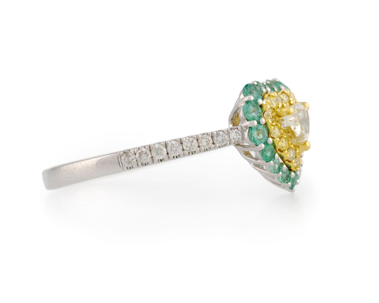 Bague 2 ors 750 sertie d'un diamant taille cœur entouré de diamants jaunes et incolores ai - 2