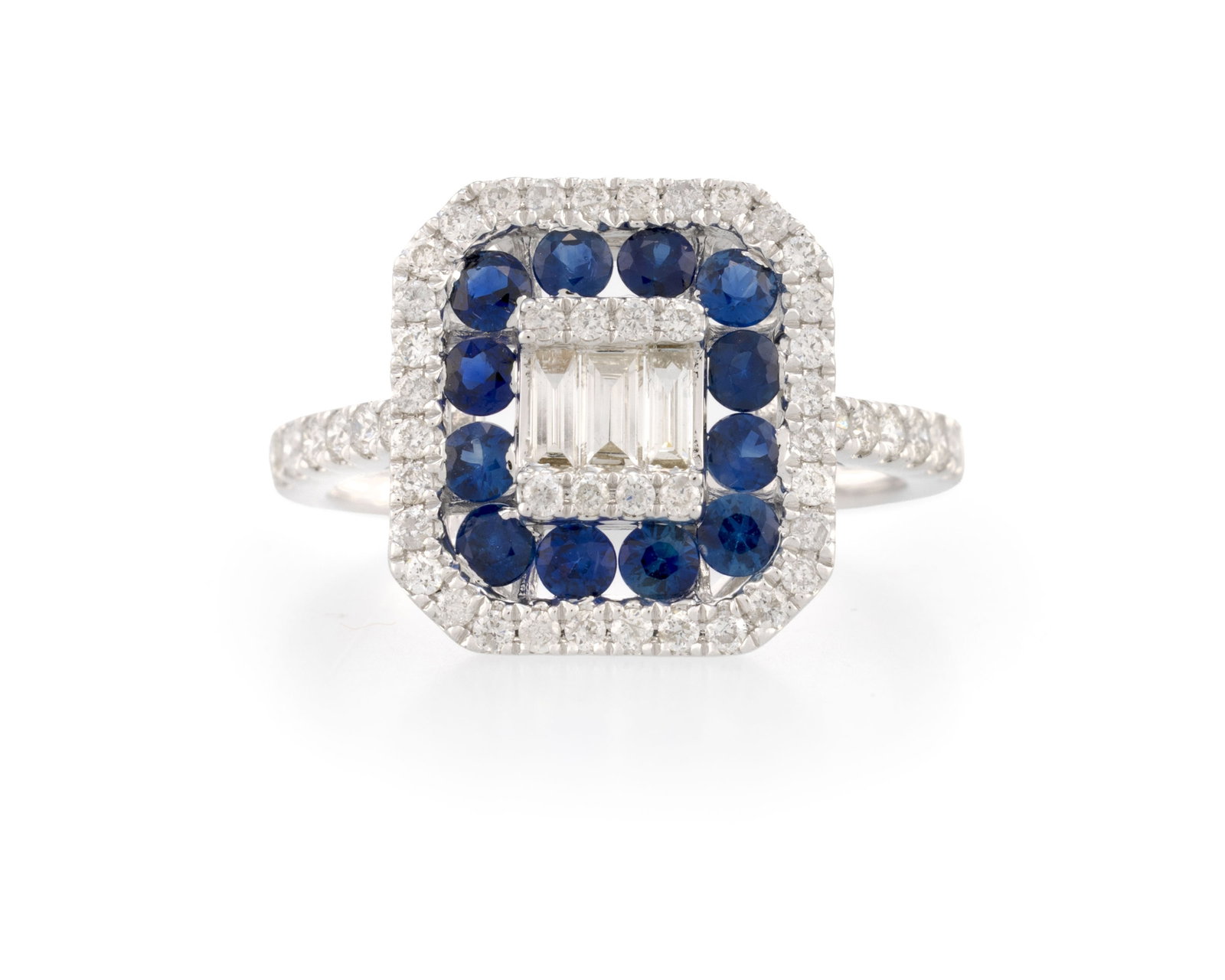 Bague "illusion" or gris 750 sertie de saphirs ainsi que de diamants taille baguette et brillant, do: Bague "illusion" or gris 750 sertie de saphirs ainsi que de diamants taille baguette et brillant, doigt 53-13 Condition Très bon état général.