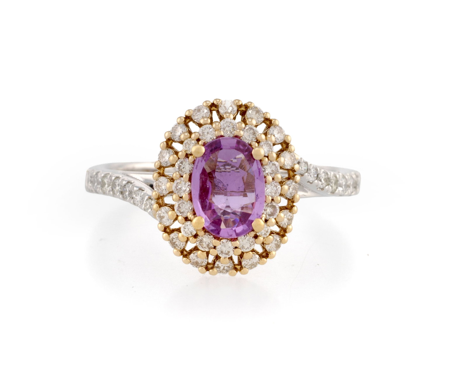 Bague 2 ors 750 sertie d'un saphir rose ovale entouré de diamants taille brillant, doigt 52-12: Bague 2 ors 750 sertie d'un saphir rose ovale entouré de diamants taille brillant, doigt 52-12 Condition Très bon état général.