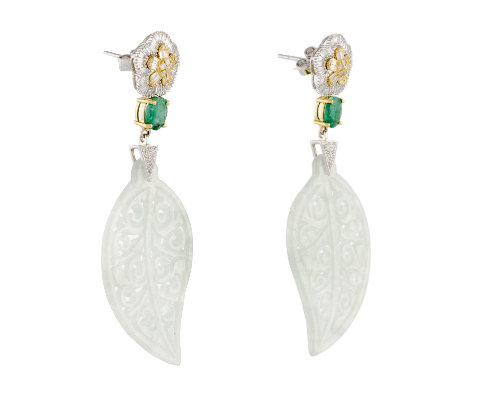 Paire de pendants d'oreilles 2 ors 750 à motif floral pavé de diamants taille baguette et  - 2