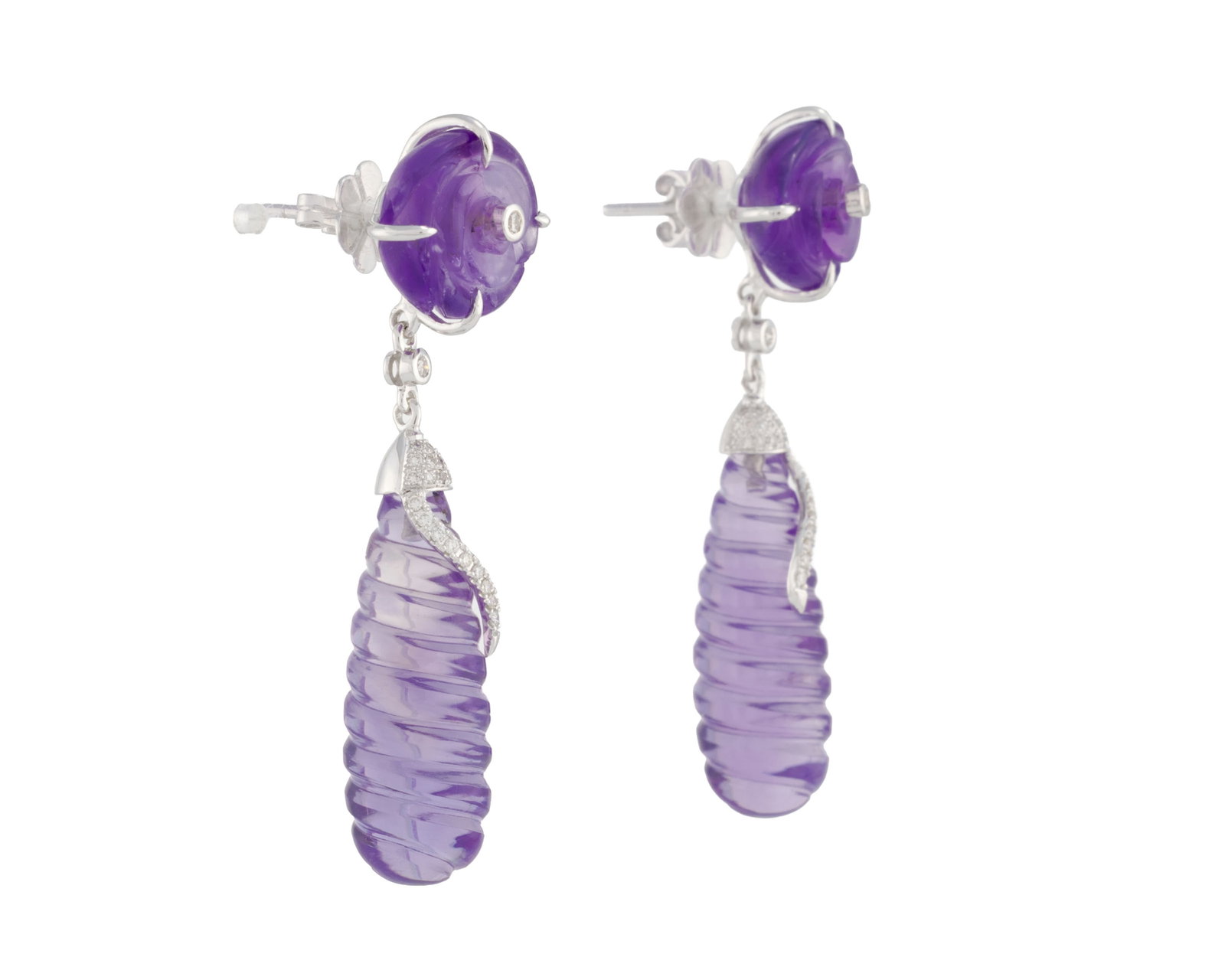 Paire de pendants d'oreilles or gris 750 sertis de diamants taille brillant et ornée d'amé - 2