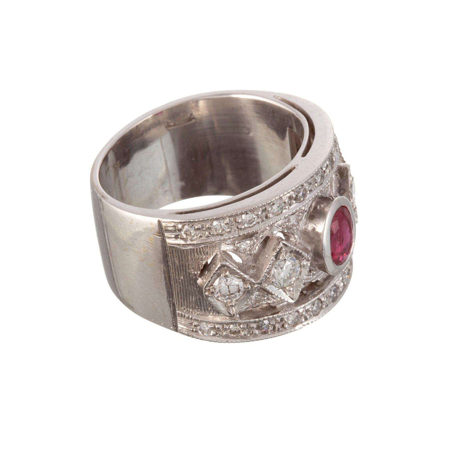 Bague or gris 750 ajouré sertie d'un rubis ovale et de diamants taille brillant, doigt 52-12, 1 - 2