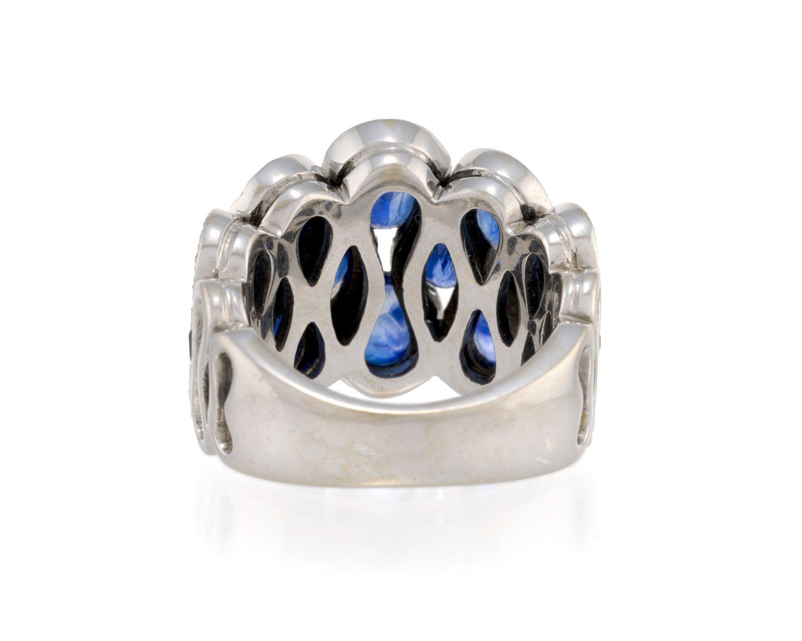 Bague or gris 750 sertie d'une ligne de diamants serpentant entre des saphirs ovales, doigt 51-11, 1 - 3