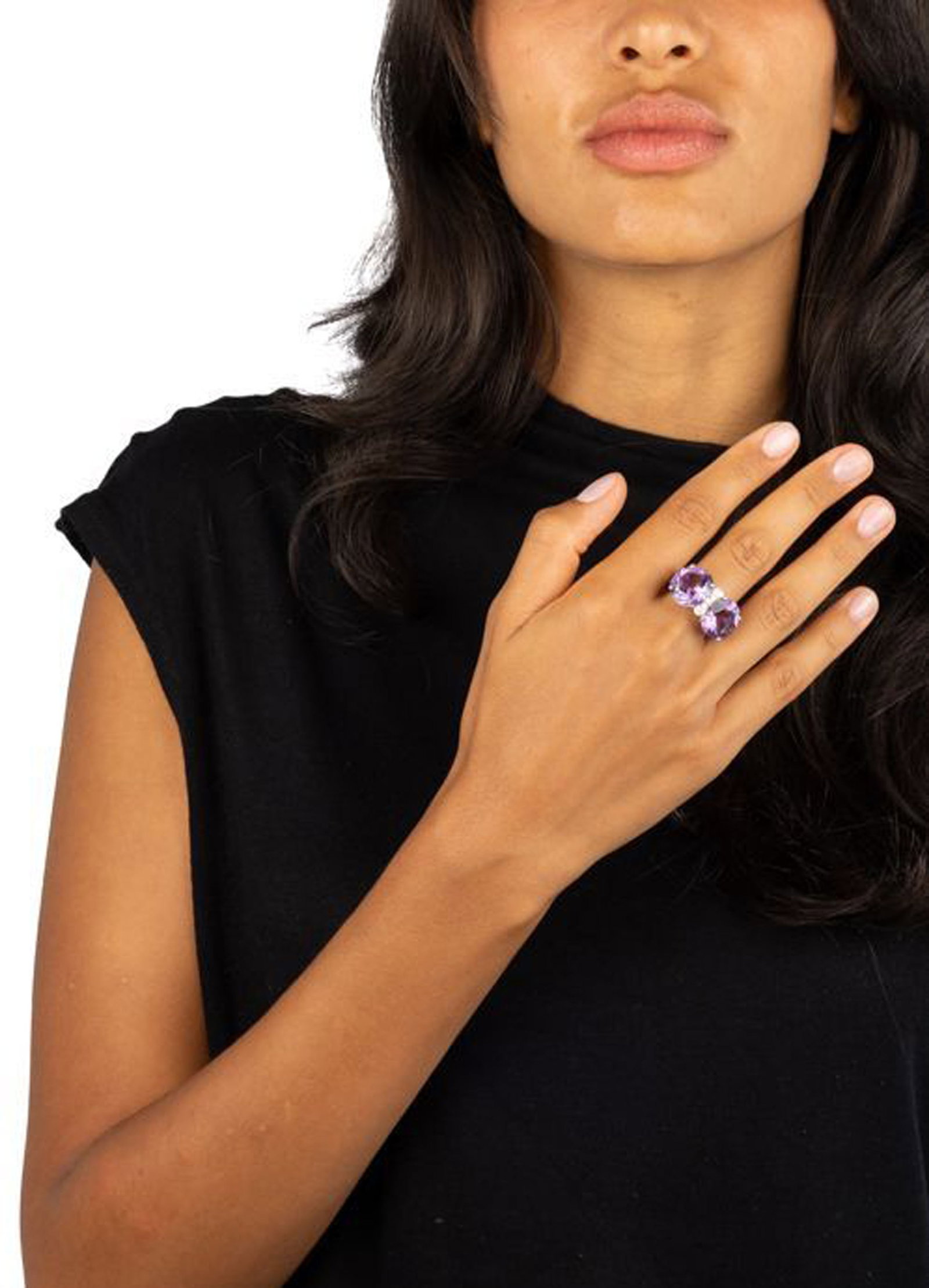 Bague or gris 750 sertie de deux améthystes taille rond séparées par une ligne de dia - 4