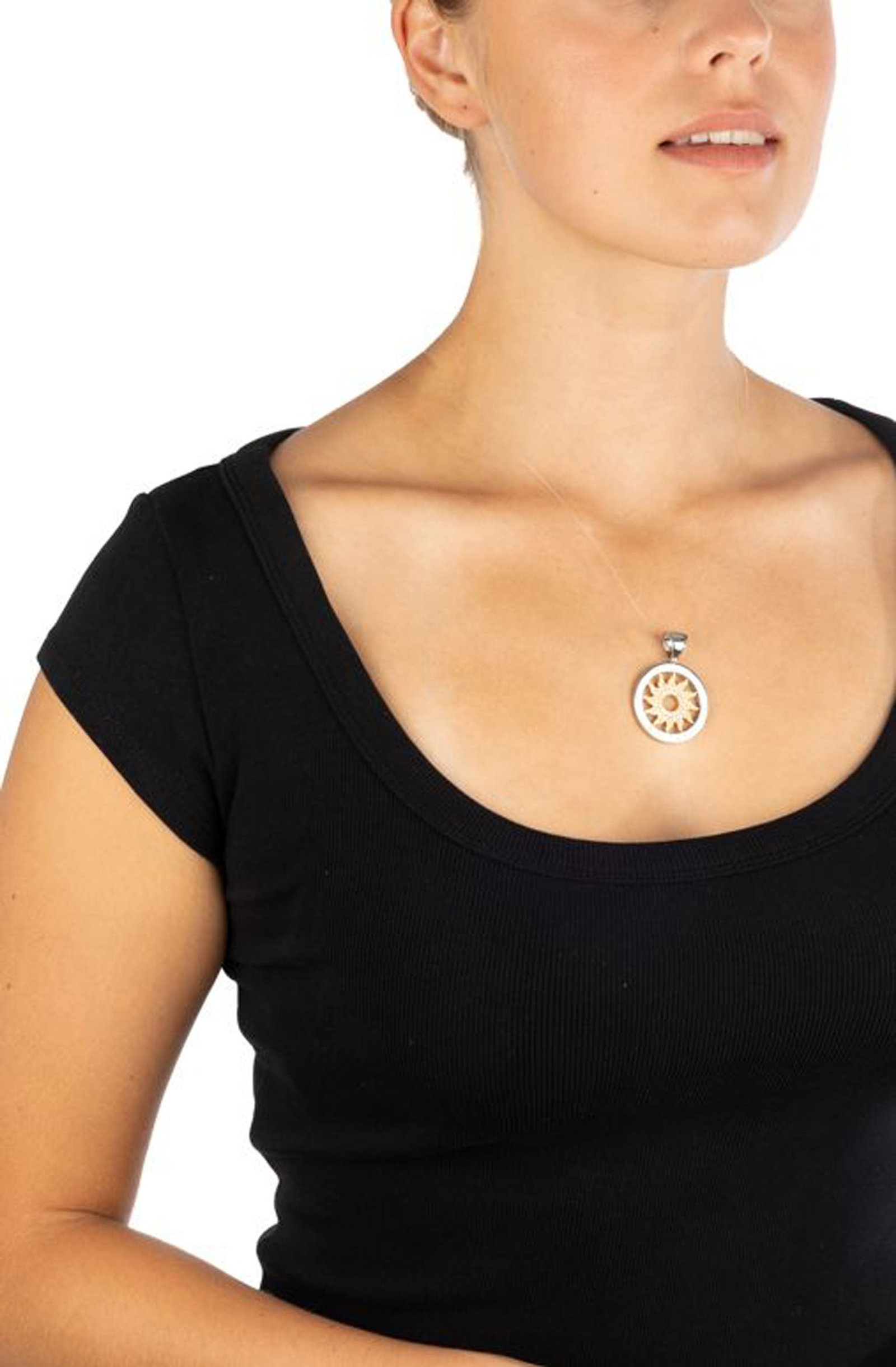 Bulgari, Tondo, pendentif or 750 et acier à motif soleil ajouré serti de diamants taille b - 4