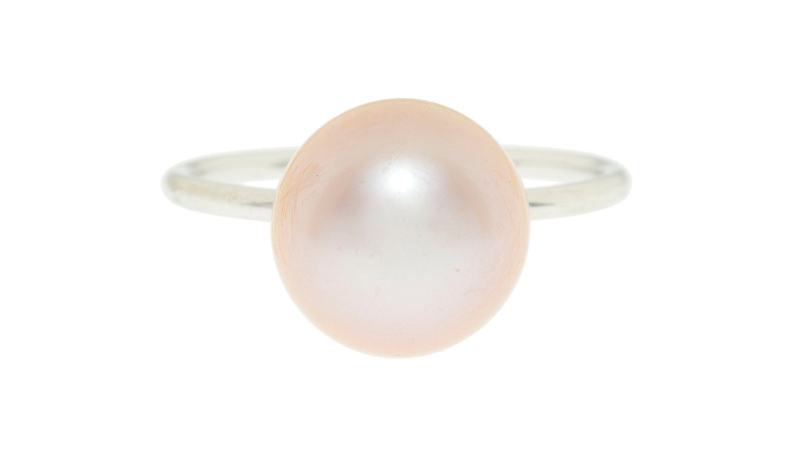 Bucherer, bague or gris 750 sertie d'une perle de culture rosée (diam. 10 mm), signée, doi: Bucherer, bague or gris 750 sertie d'une perle de culture rosée (diam. 10 mm), signée, doigt 56-16 Condition Très bon état de conservation général. Présence de