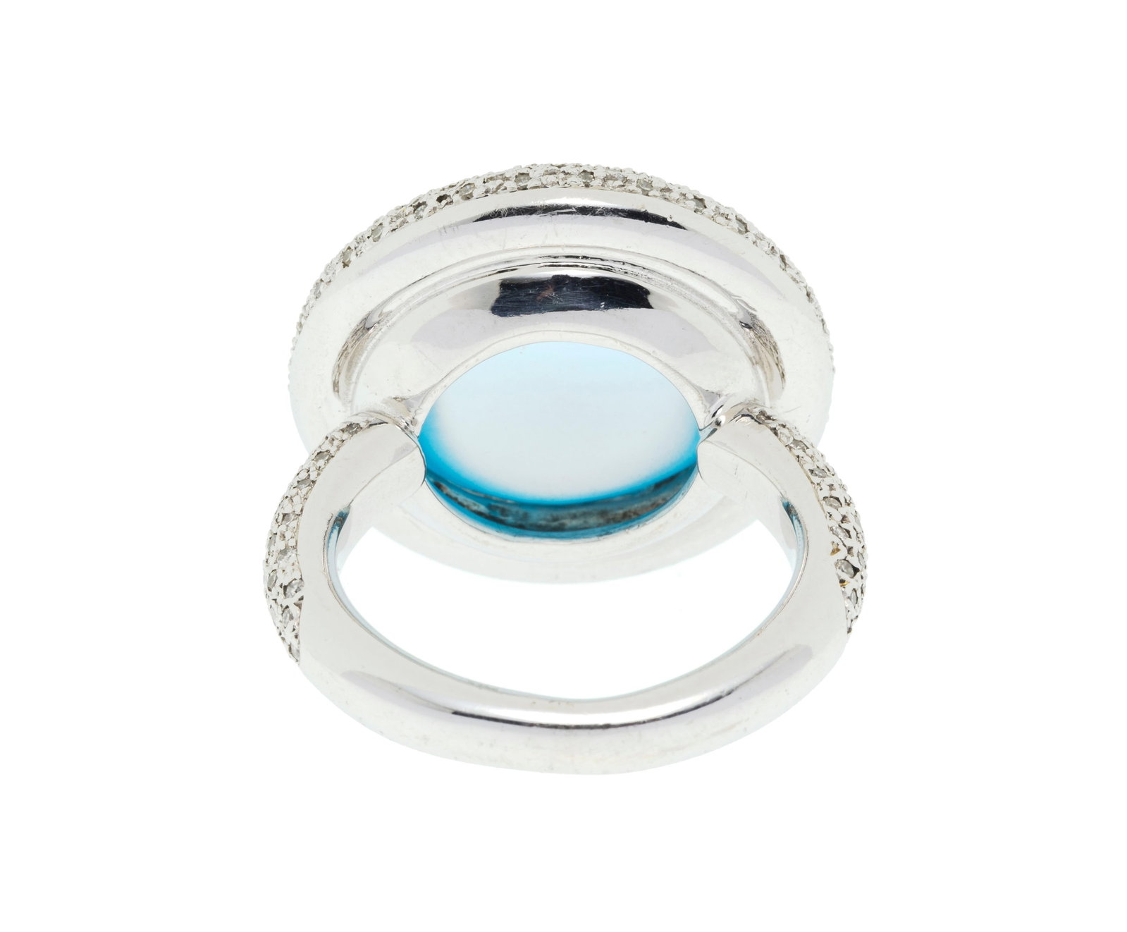 Bague or gris 750 sertie d'un cabochon d'aigue-marine entouré de diamants taille brillant, doig - 3