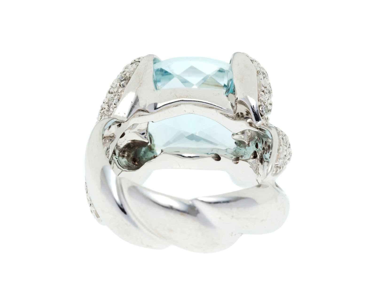 Bague or gris 750 à motif double pavé de diamants taille brillant et enserrant une aigue-m - 3