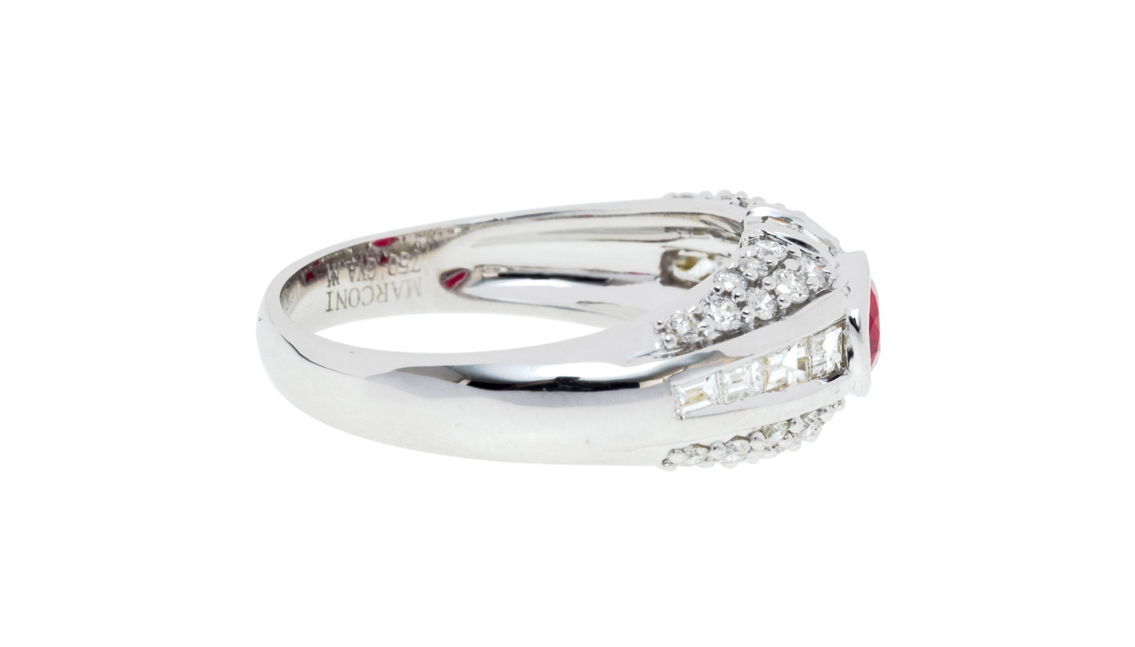 Bague or gris 750 sertie d'un rubis ovale entouré de diamants taille brillant et baguette, doig - 2