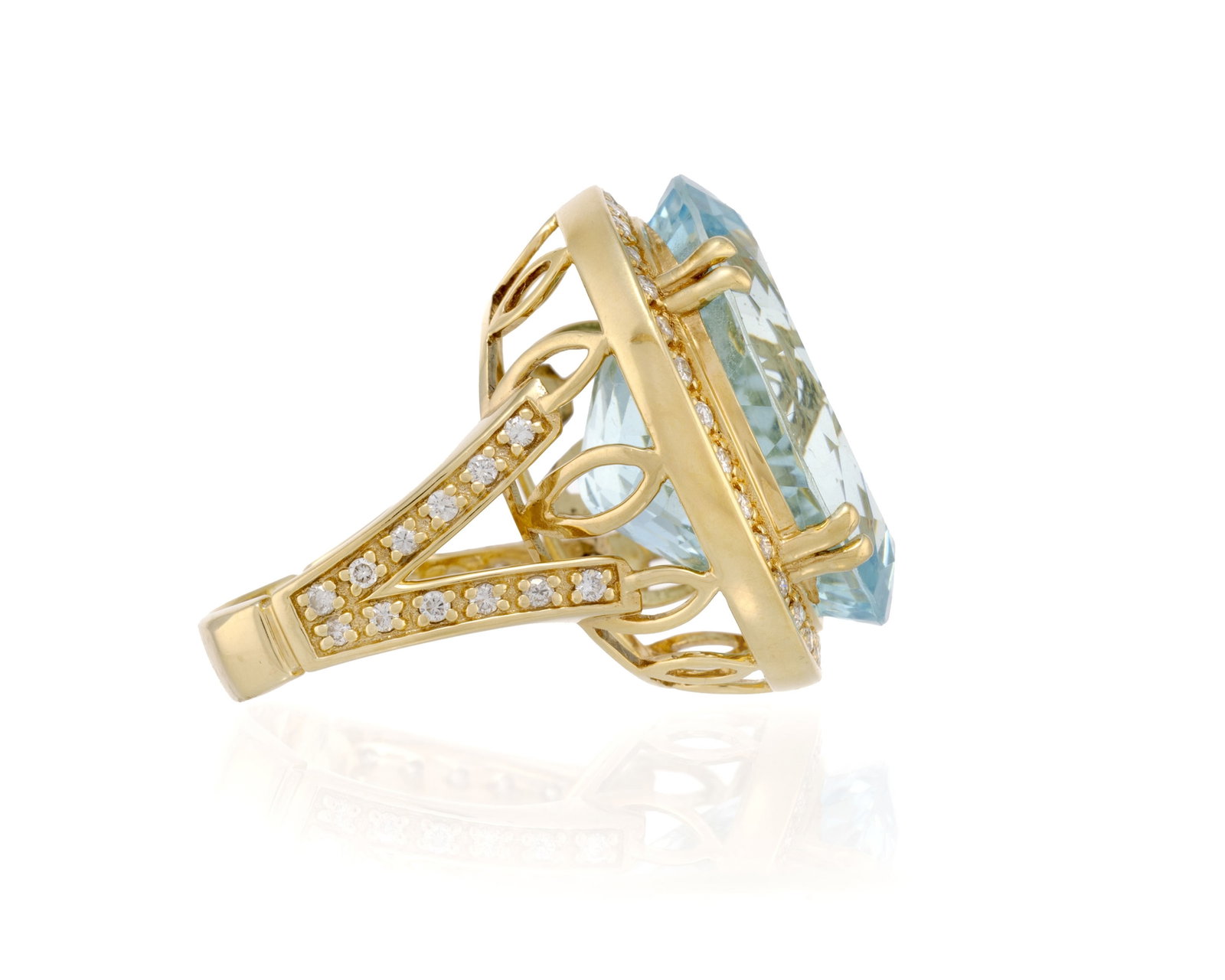 Bague or 585 sertie d'une aigue-marine taille ovale (env. 30 ct) entourée de diamants taille br - 2