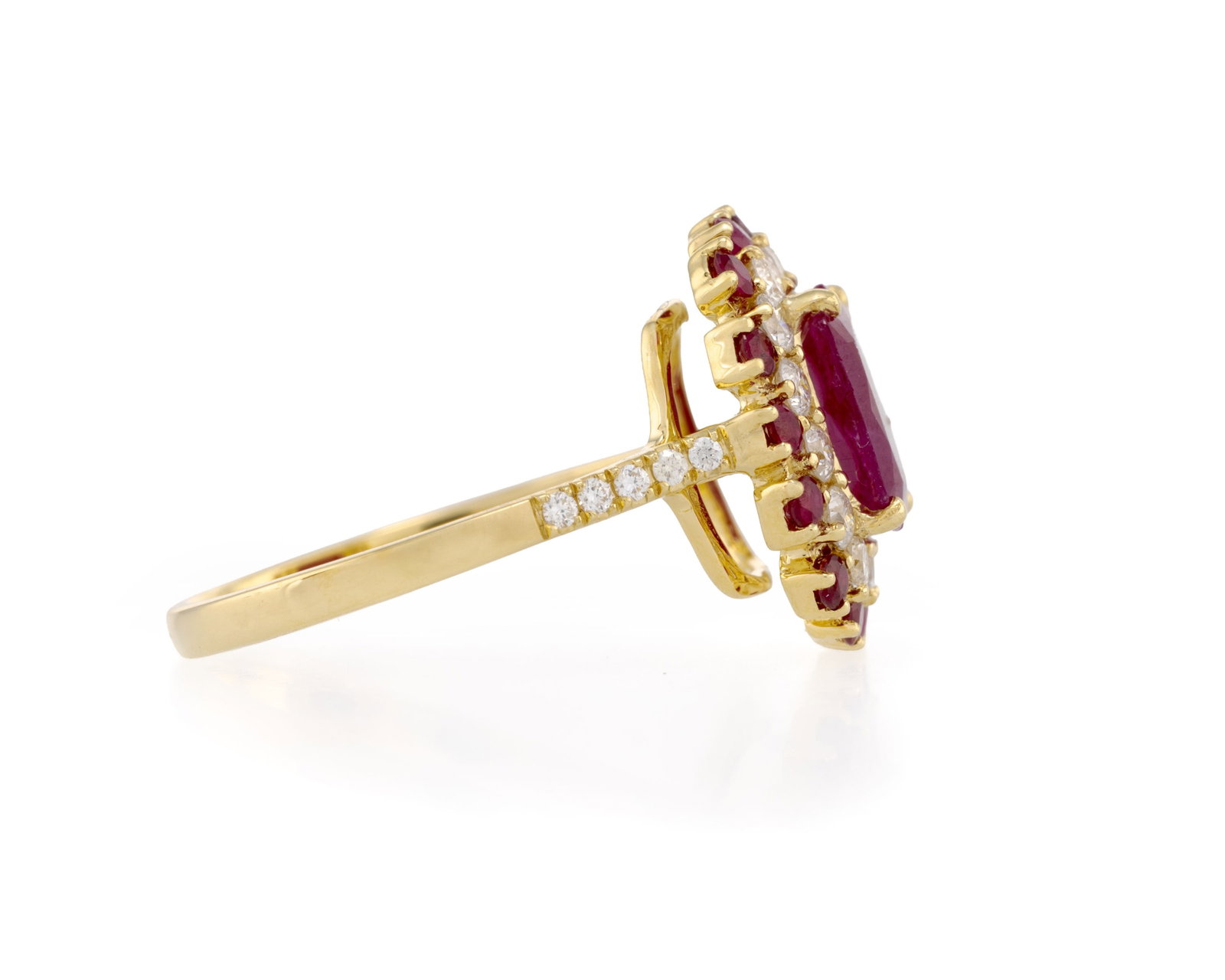 Bague or 750 sertie d'un rubis taille coussin de 2.148 carats, birman, non chauffé selon le rap - 2
