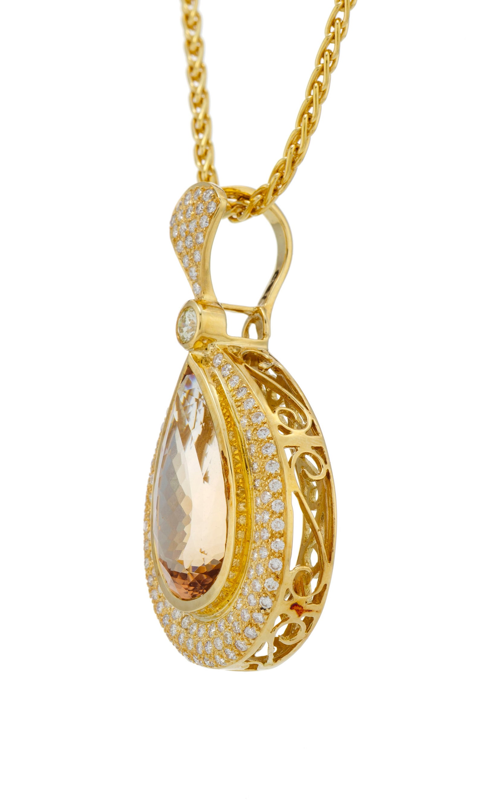 Pendentif en or 585 serti d'une topaze impériale entourée de diamants taille brillant dont - 2