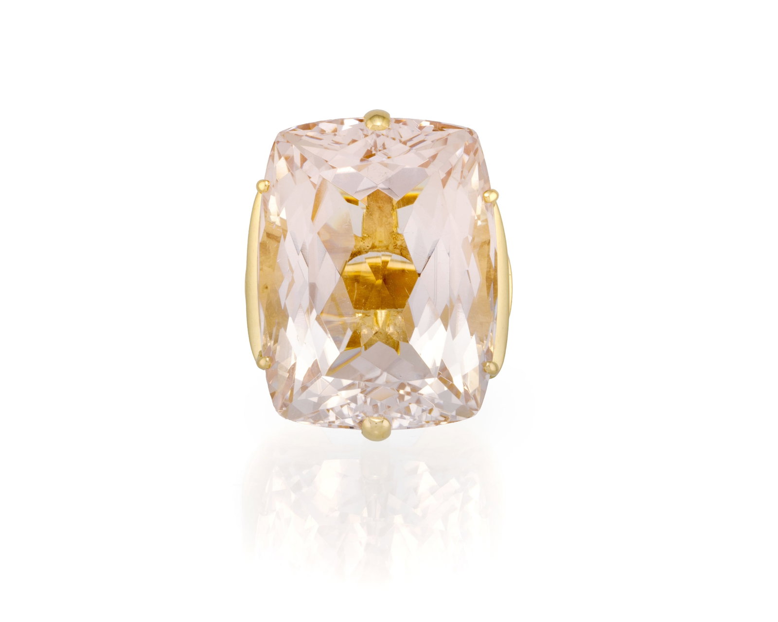 Bague or 750 sertie d'une morganite taille coussin rectangulaire (env. 49.80 ct), doigt 53-13, 35g: Bague or 750 sertie d'une morganite taille coussin rectangulaire (env. 49.80 ct), doigt 53-13, 35g Condition Bon état général, présence de micro rayures et rayures d'usage normal