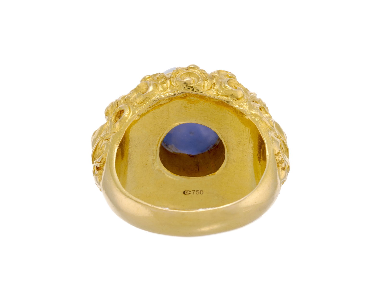 Bague, probablement Indonésie XXe s., en or 750 ciselé de deux Barong et sertie d'un saphi - 3