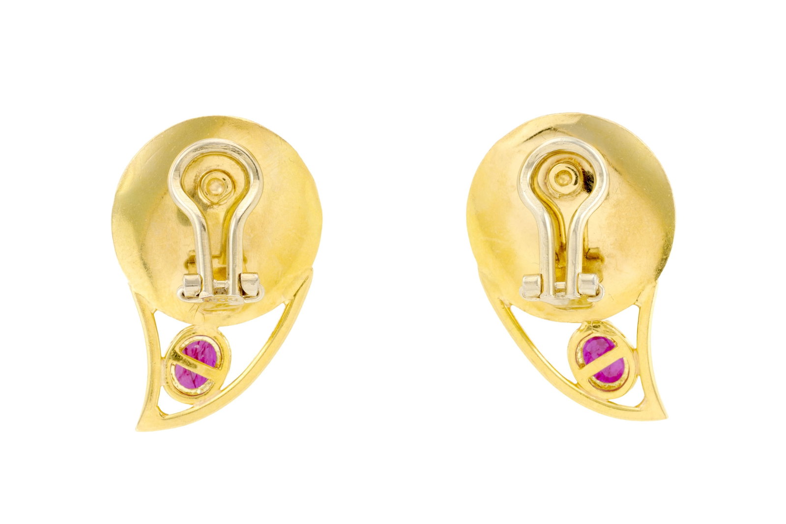 Paire de clips d'oreilles or 750 brossé à motifs bombés sertis de deux rubis taille o - 3