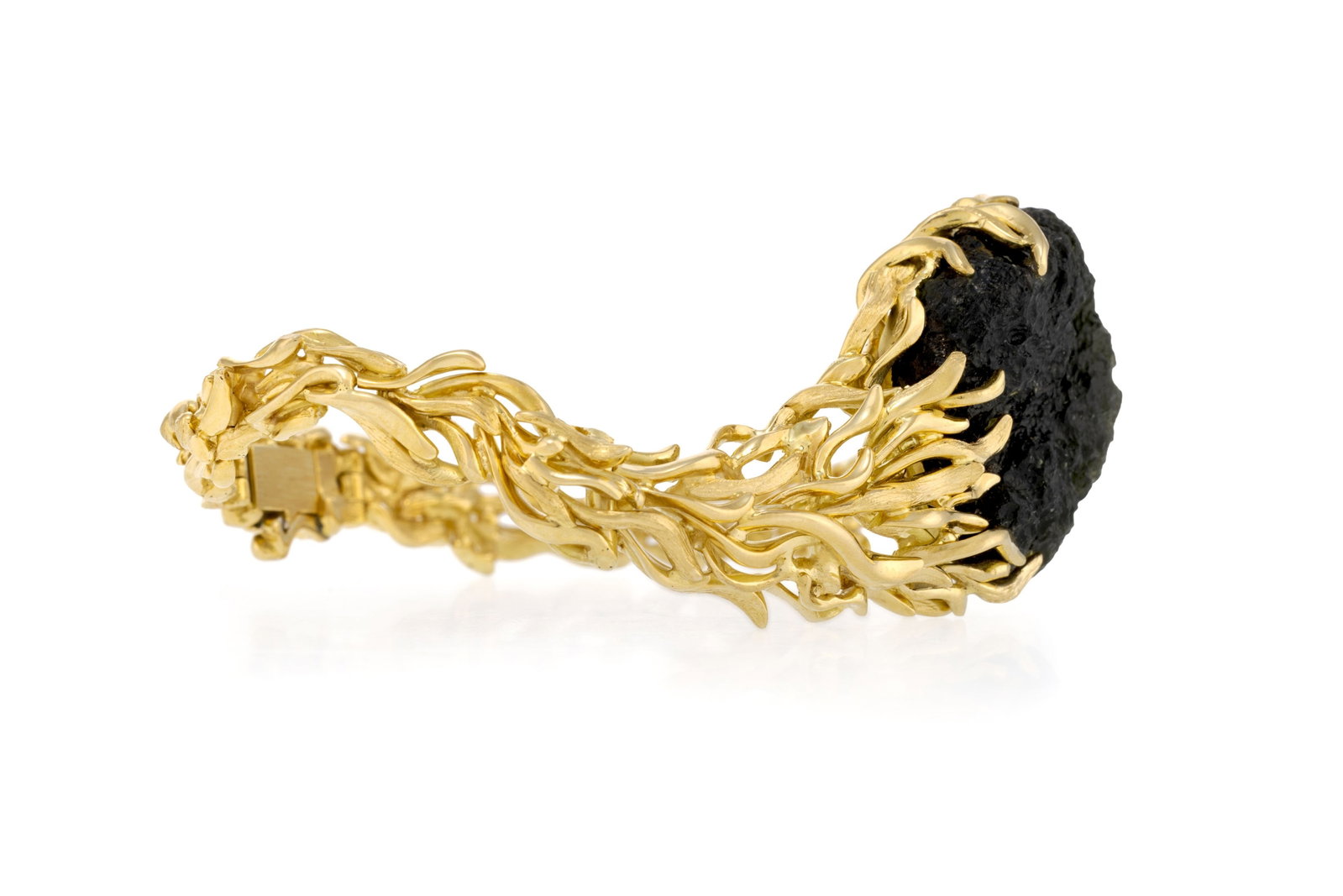 Gilbert Albert, bracelet semi rigide or 750 stylisant un motif végétal enserrant un morcea - 2