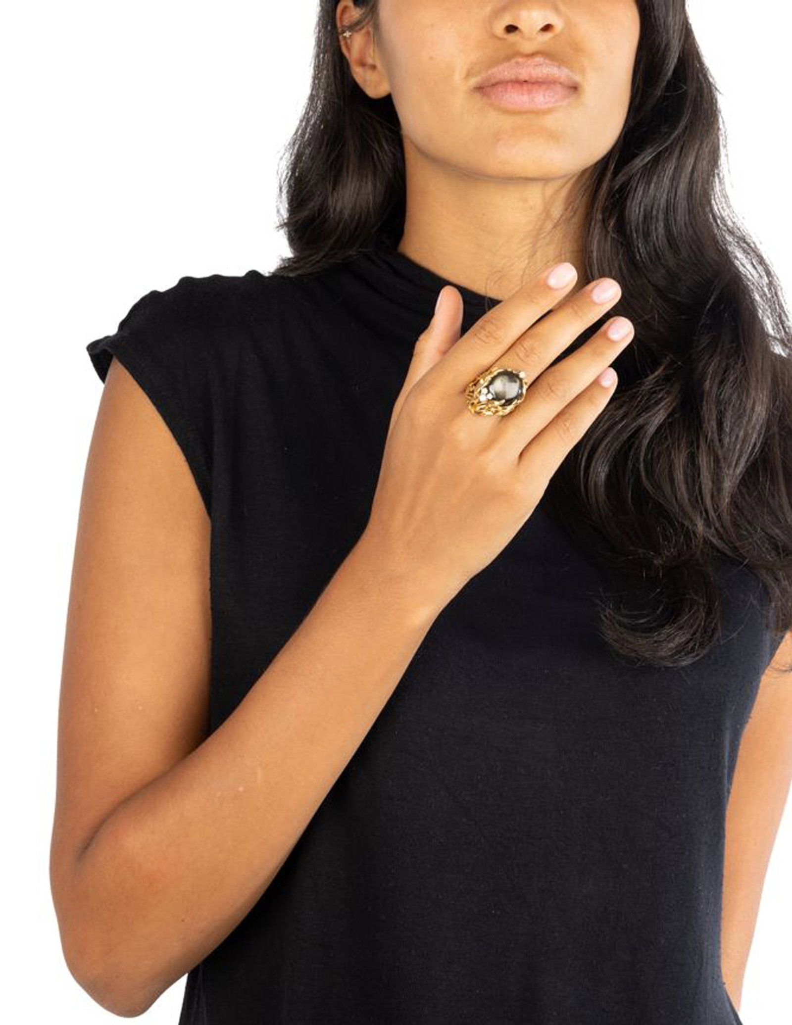 Gilbert Albert, bague en or 750 à motif végétal ajouré enserrant un cabochon de  - 4