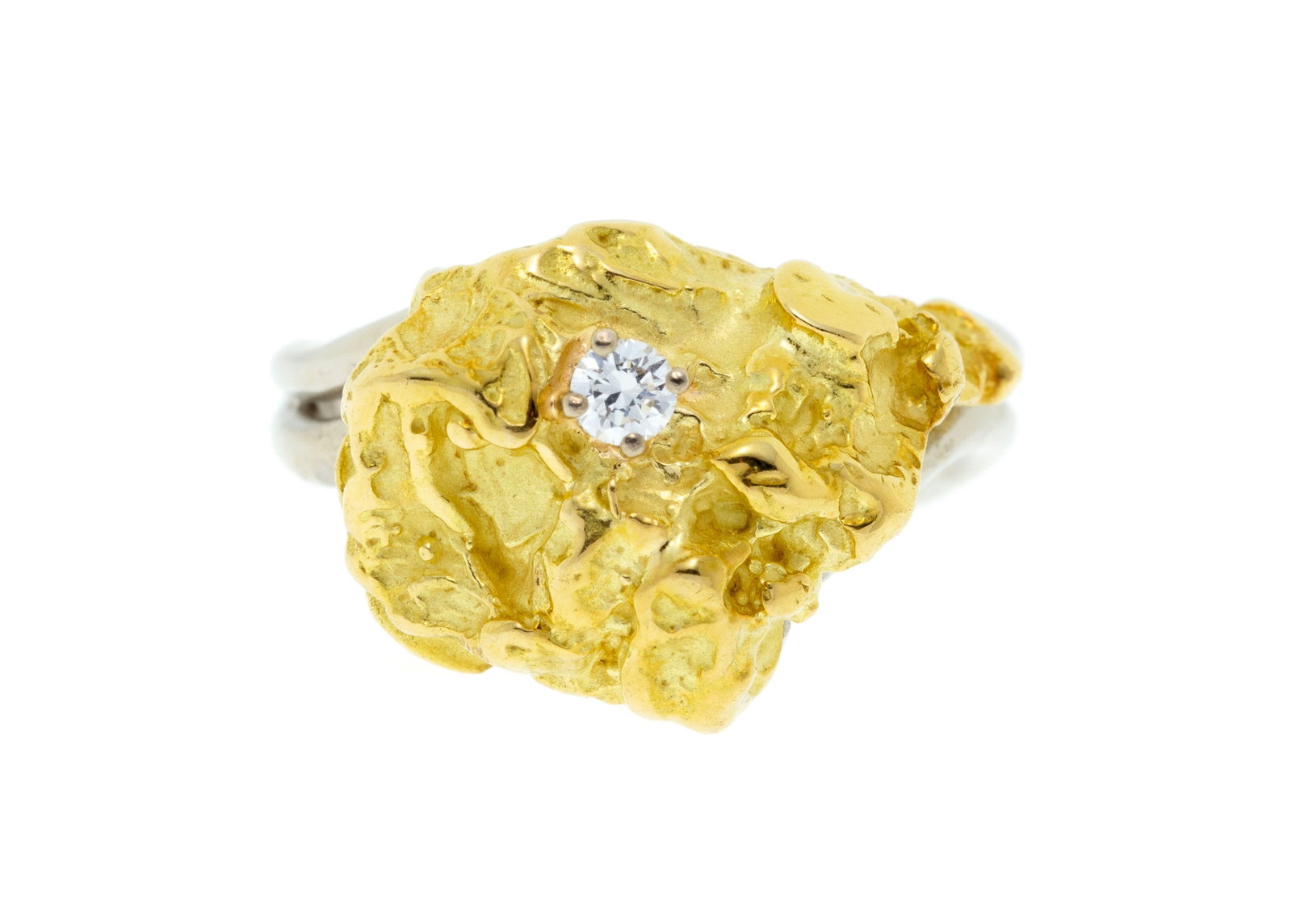 Gilbert Albert, bague 2 ors 750 surmontée d'une pépite d'imitation sertie d'un petit diama: Gilbert Albert, bague 2 ors 750 surmontée d'une pépite d'imitation sertie d'un petit diamant taille brillant, signée, numérotée 8899, doigt 54-14, 7g Condition Bon état