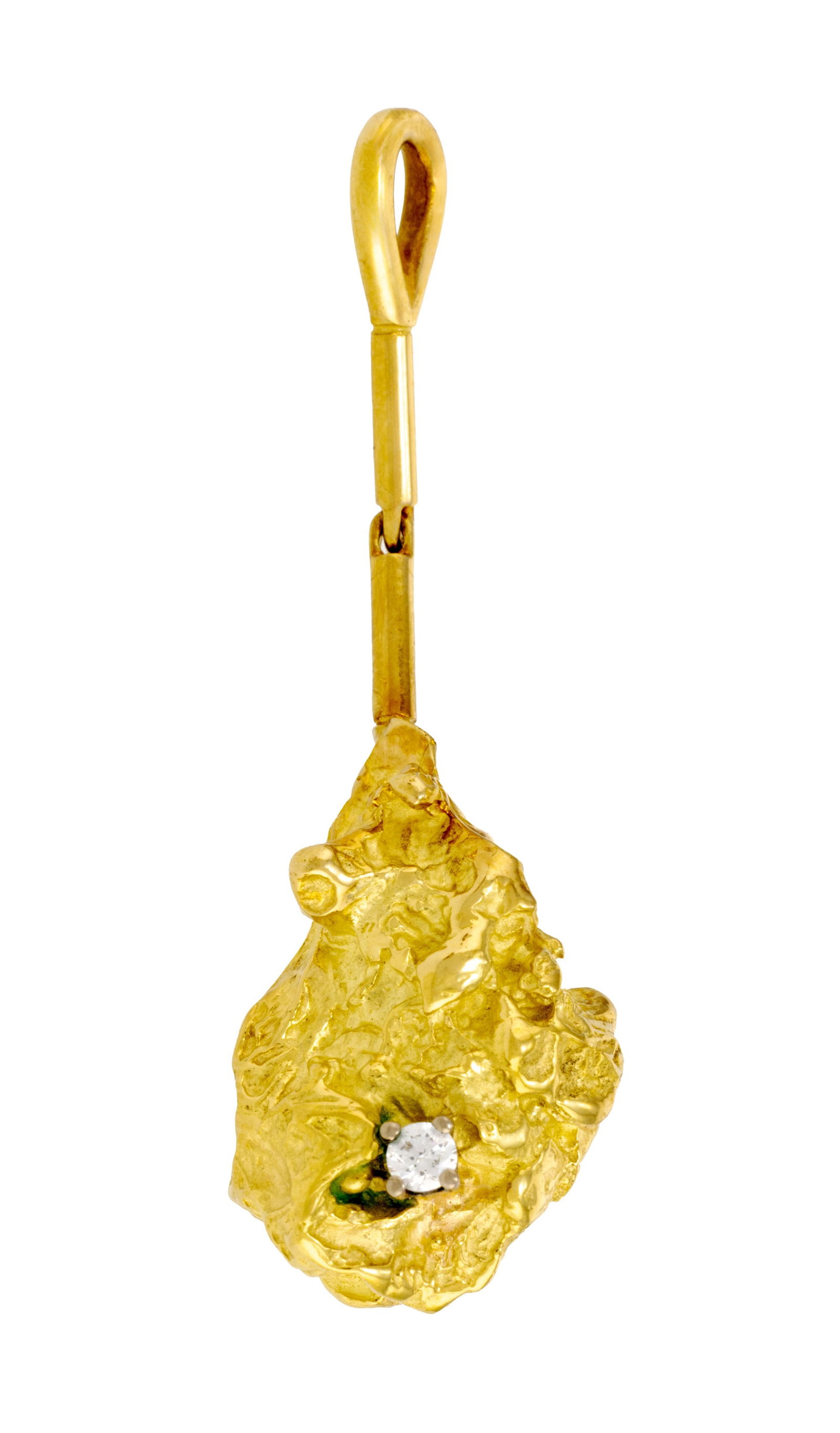 Gilbert Albert, pendentif or 750 texturé imitant une pépite sertie d'un diamant taille bri: Gilbert Albert, pendentif or 750 texturé imitant une pépite sertie d'un diamant taille brillant, signé, h. 4.3 cm, 5g Condition Très bon état de conservation général