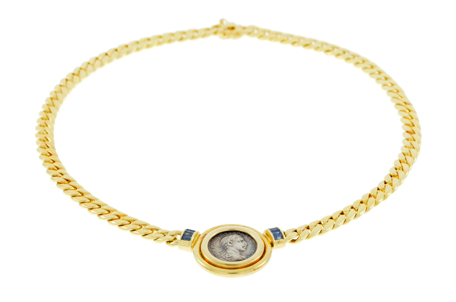 Collier or 750 à maille gourmette limée retenant un centre orné d'un sesterce (3è - 2