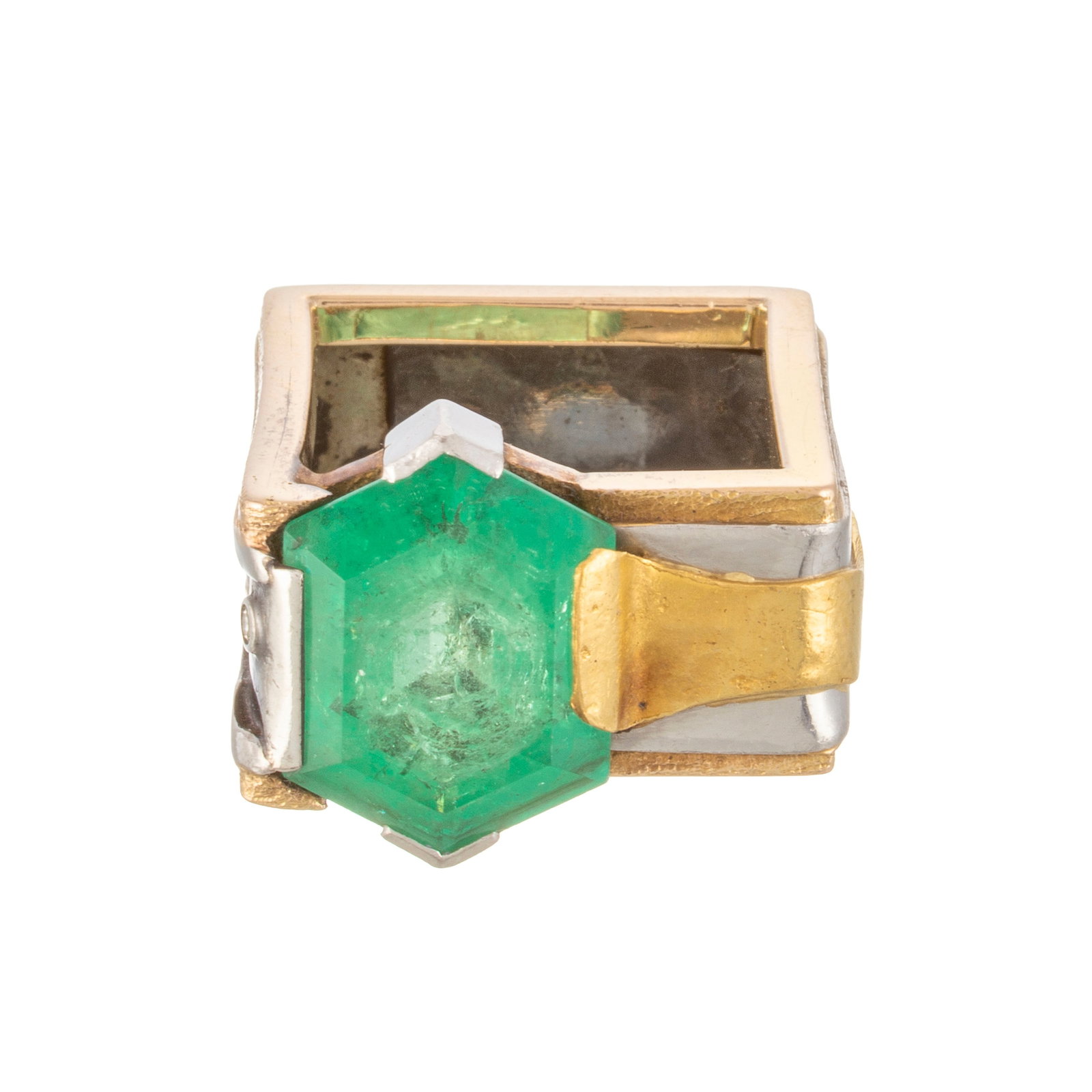 Bague à base carrée 2 ors 750 sertie de deux petits diamants taille brillant et d'une  - 2
