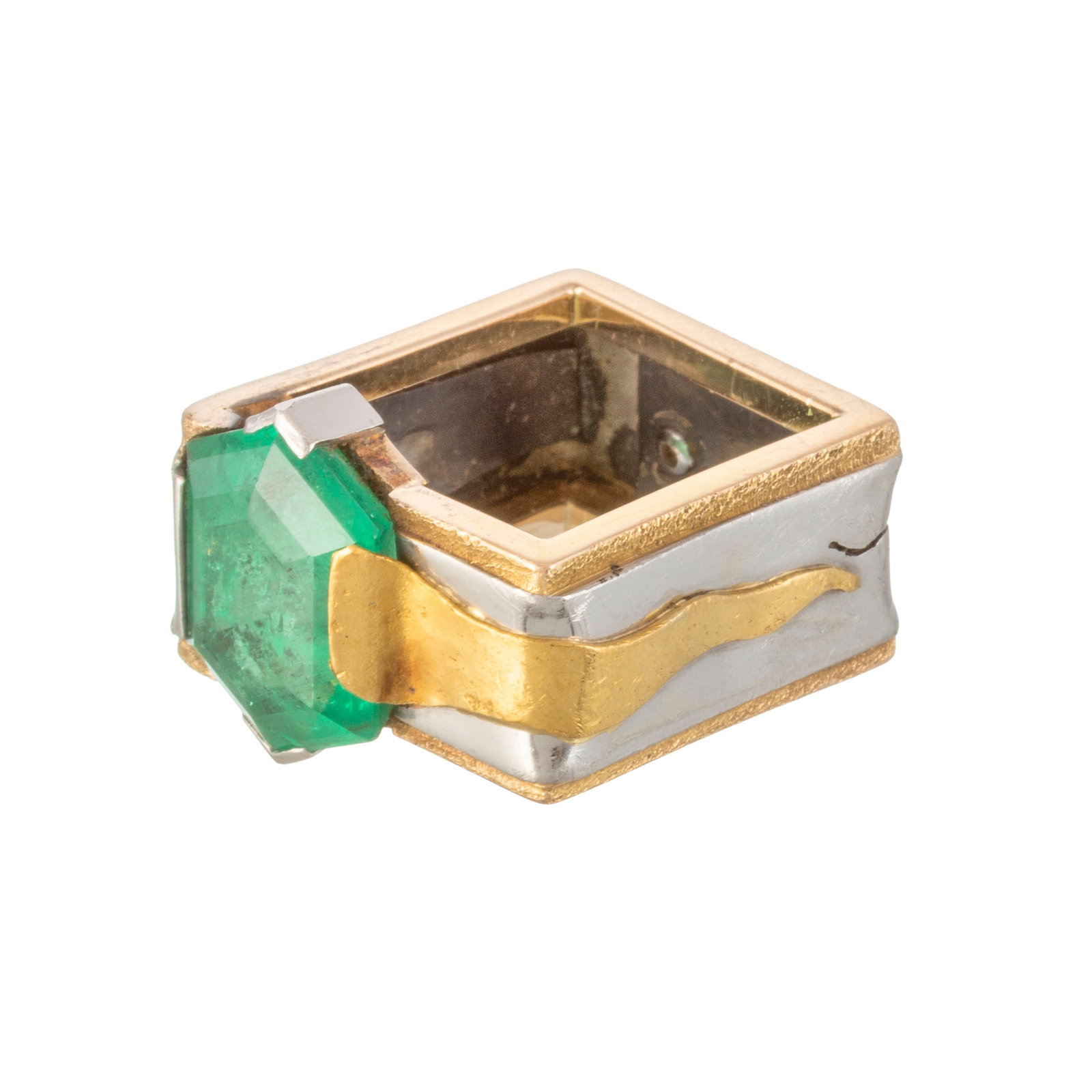 Bague à base carrée 2 ors 750 sertie de deux petits diamants taille brillant et d'une  - 3