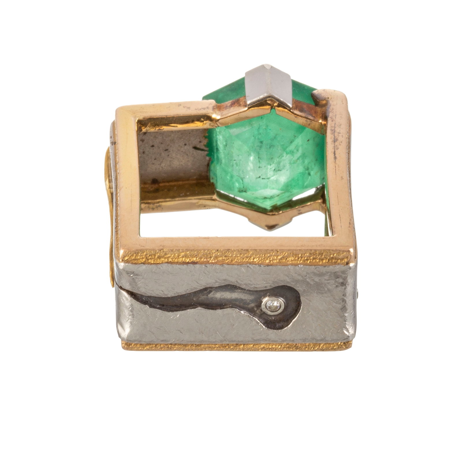 Bague à base carrée 2 ors 750 sertie de deux petits diamants taille brillant et d'une  - 5
