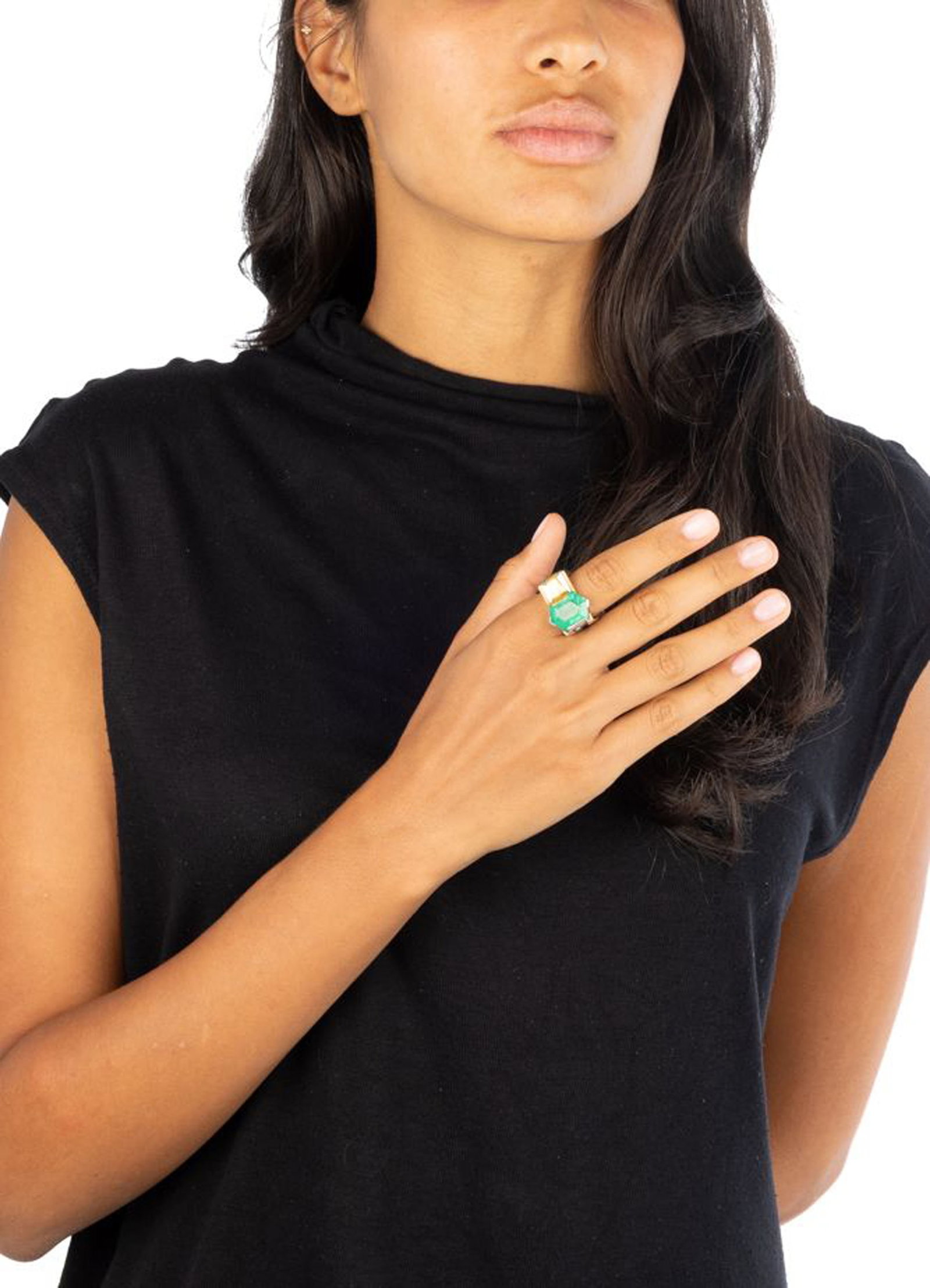 Bague à base carrée 2 ors 750 sertie de deux petits diamants taille brillant et d'une  - 6