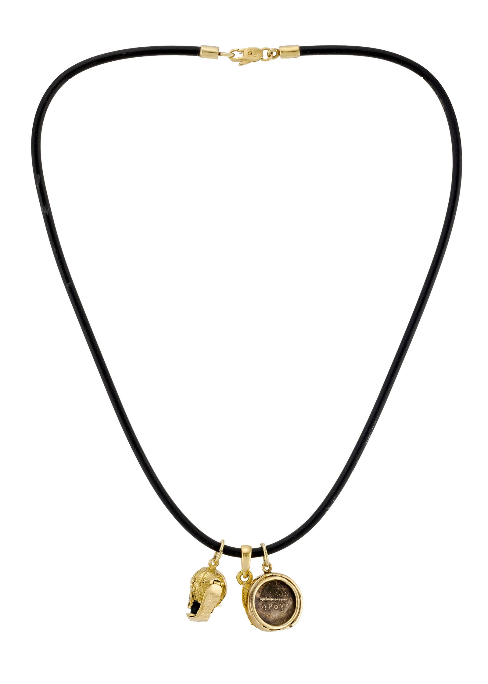 Lot de 3 pendentifs, l'un en or 750 représentant une croix botonnée, le deuxième en o - 3