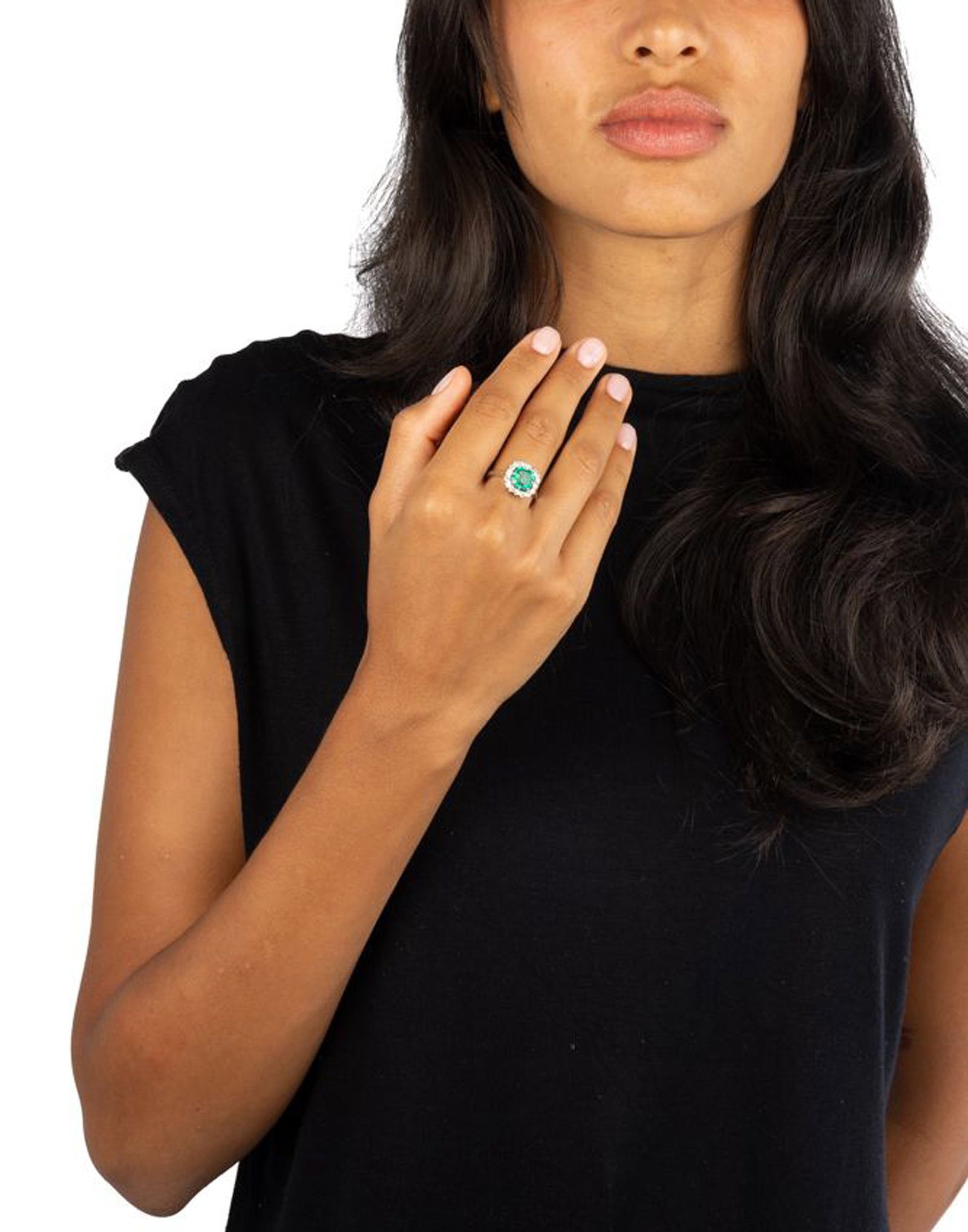 Bague or gris 750 sertie d'une émeraude (env. 1.60 ct) taille émeraude entourée de di - 4