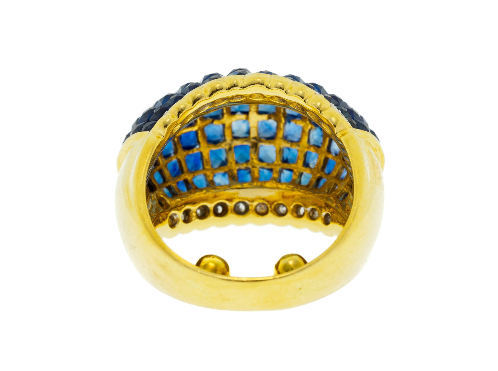 Bague bombée 2 ors 750 ornée d'un pavage de saphirs en serti invisible épaulé de - 3