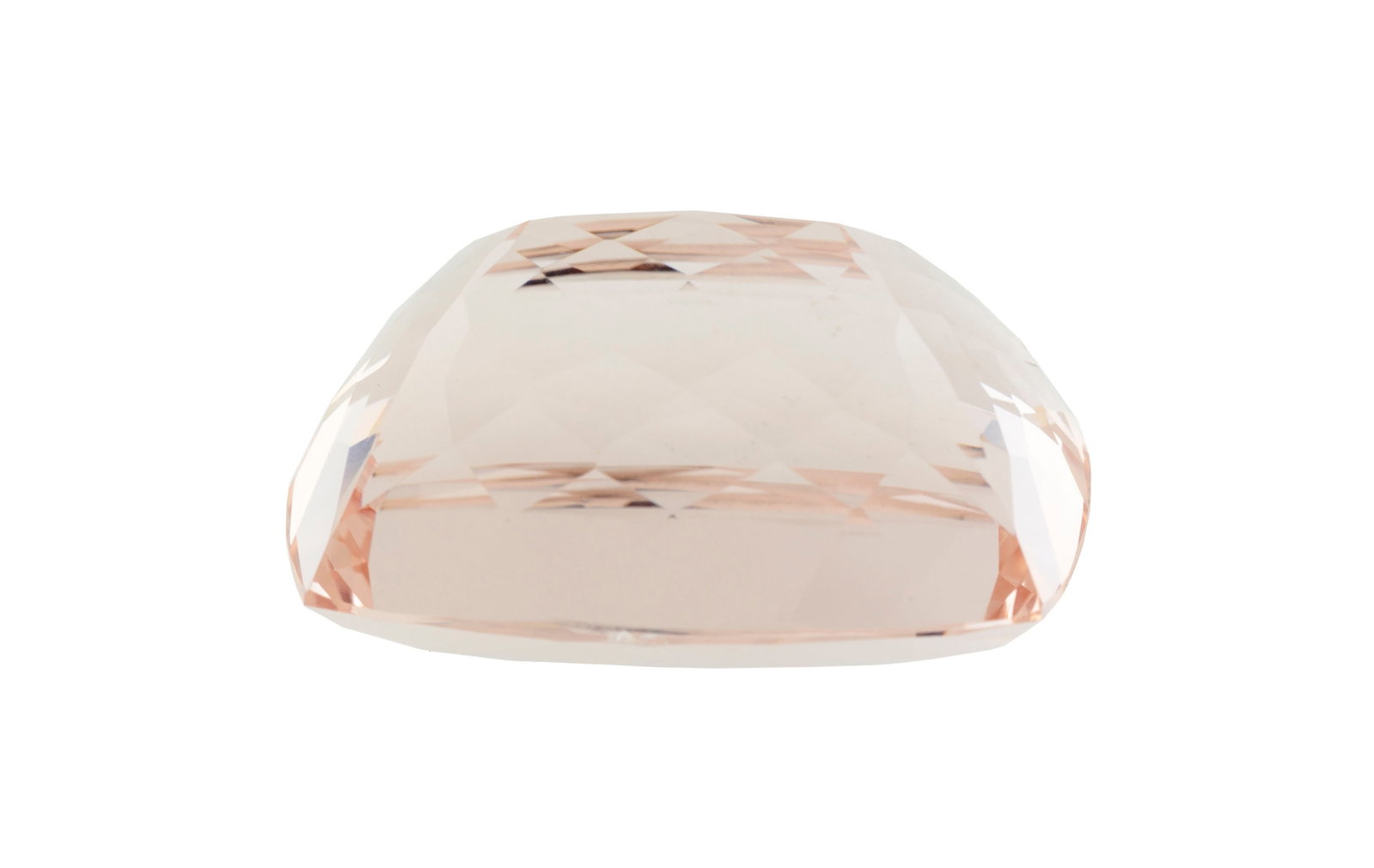 Une morganite taille coussin rectangulaire sur papier de 152.01 ct - 2