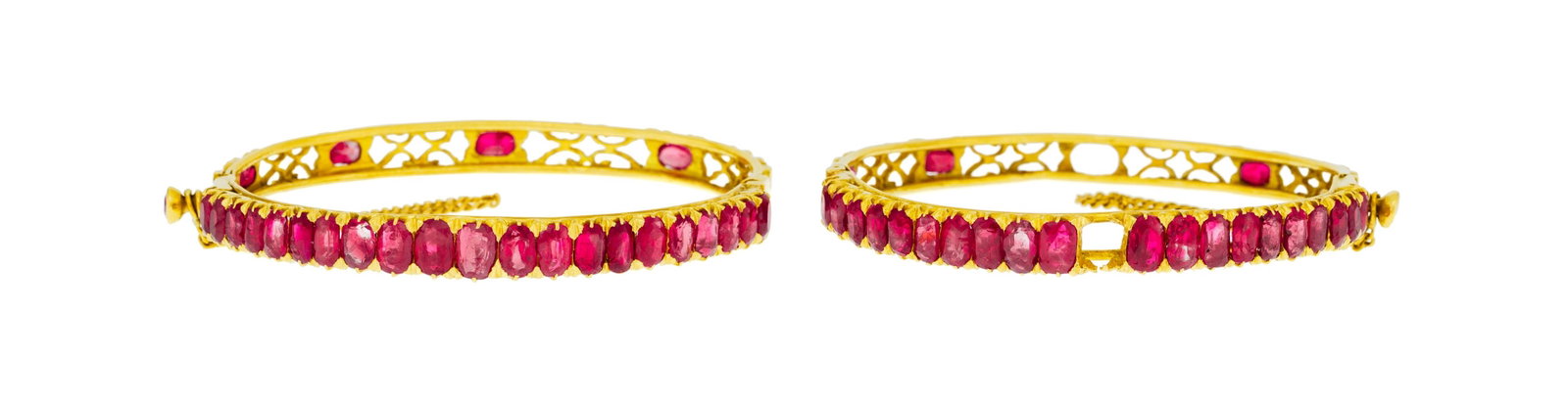 Lot de deux bracelets rigides or 750 ajouré sertis de rubis taille ovale, circ. 15.7 cm, 41g (m: Lot de deux bracelets rigides or 750 ajouré sertis de rubis taille ovale, circ. 15.7 cm, 41g (manque) Condition Montures: Etat moyen. Bracelets déformés Gemmes: Cavités et
