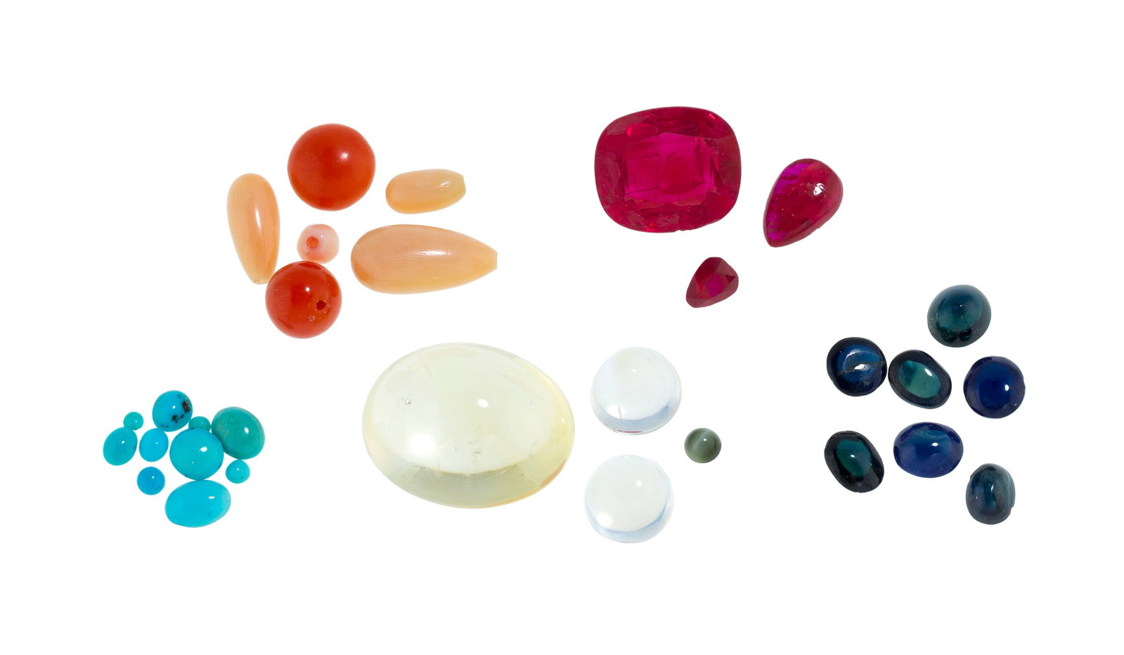 Lot comprenant : \-1 lot de turquoises, poids total 44.15 cts \-1 lot de cabochons et gouttes de : Lot comprenant : -1 lot de turquoises, poids total 44.15 cts -1 lot de cabochons et gouttes de corail, poids total 24g -1 lot de rubis, saphirs roses avec un simulant -1 lot de 11 pierres cabochon