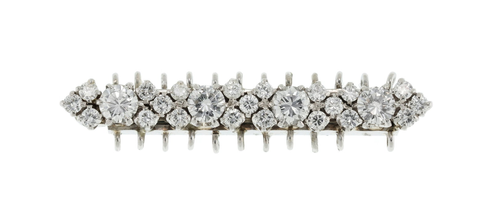 Fermoir or gris 750 serti de diamants taille brillant, long. 3.2 cm, 5g: Fermoir or gris 750 serti de diamants taille brillant, long. 3.2 cm, 5g Condition Bon état de conservation général. Manque un petit anneau.