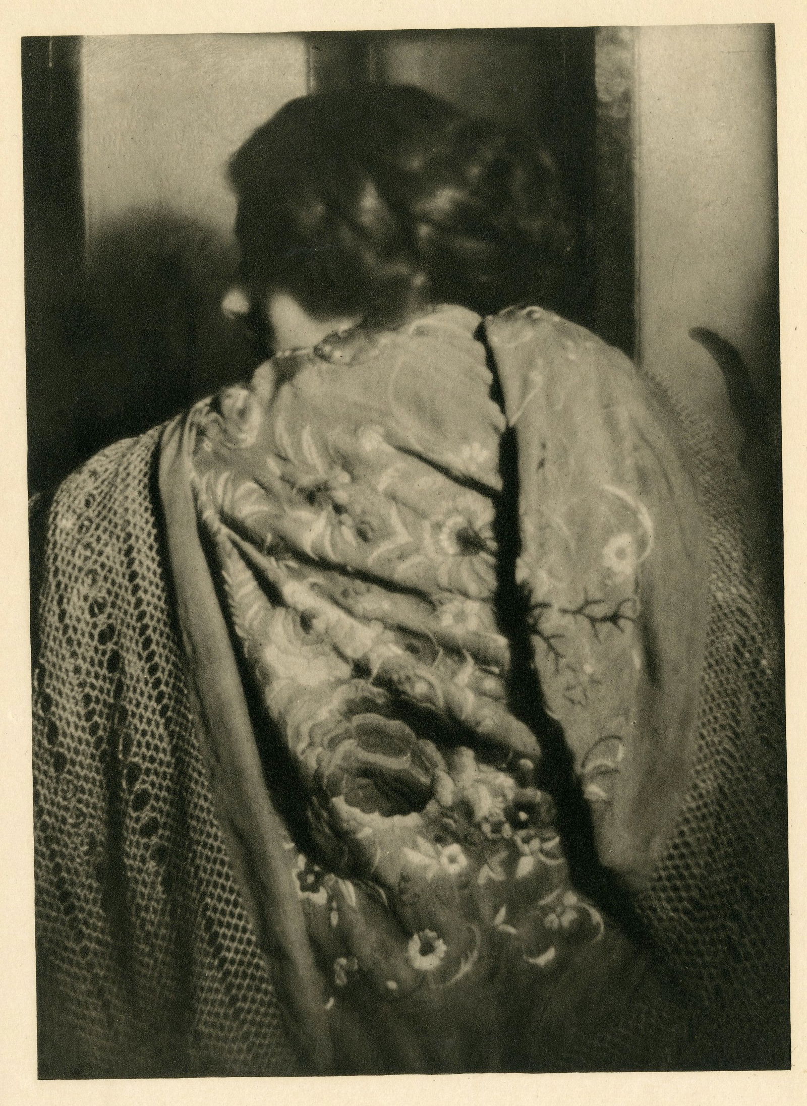 Paul Haviland, The Spanish Shawl, 1912: Paul B. Haviland, The Spanish Shawl, 1912. vintage photogravure from Camera Work No.39, 1912. 8 3/4 x 6 1/4 inches. Condition is excellent Pictorialism, Alfred Stieglitz, Figure Study, Pictorialist Bi