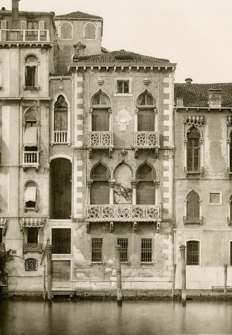 Calli E Canali in Venezia, 1890: Calli E Canali in Venezia, single vintage photogravure, 13 x 9 inches on a 19 x 14 inch sheet. Condition is excellent, less stain on bottom paper margin Europe, Italy, Veneto, Venice From Rare portfol