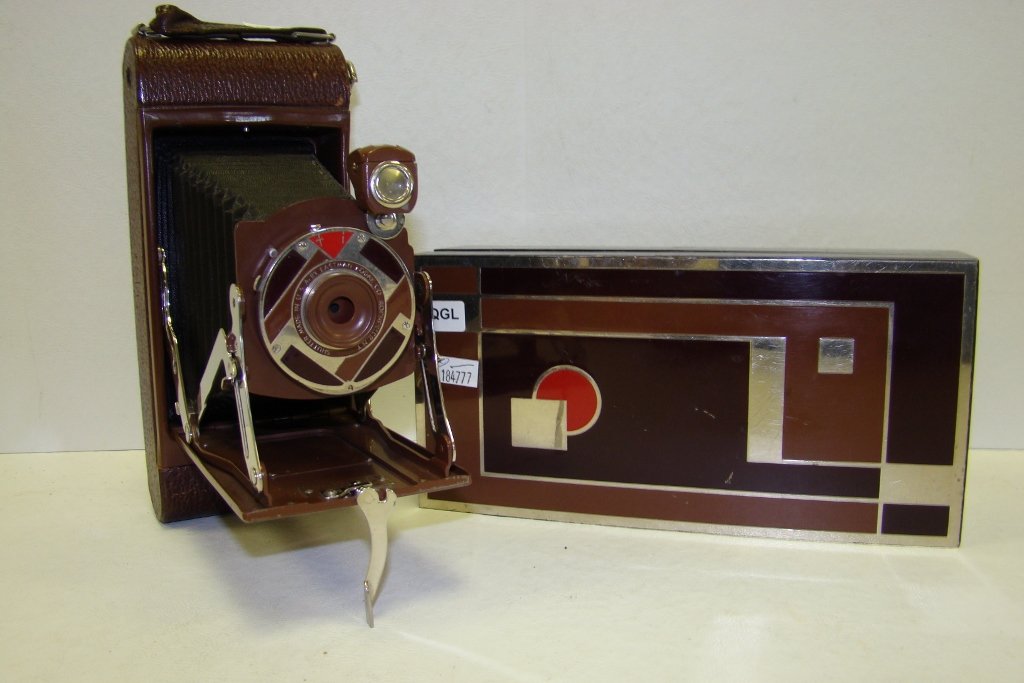 Brown Art Deco Kodak camera by Walter Dorwin Teagu: Teague, (Model # Kodak Gift 1A ) with original box, in nearly mint condition