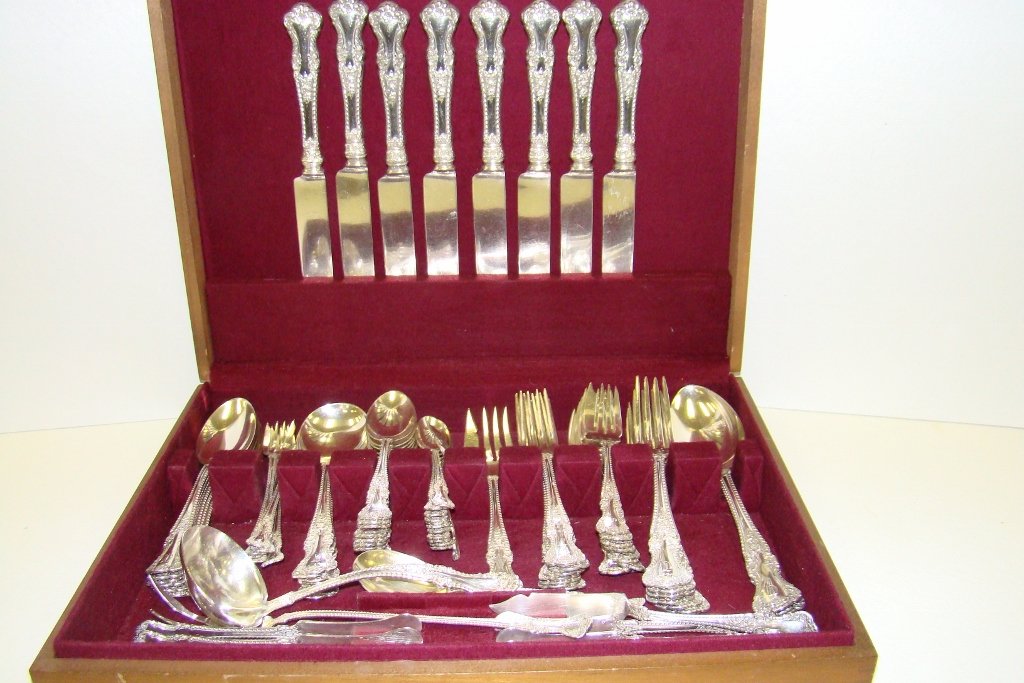 88-piece set of sterling silver flatware, Cambridg: Cambridge pattern by Gorham with many serving pieces, approximately 82.25