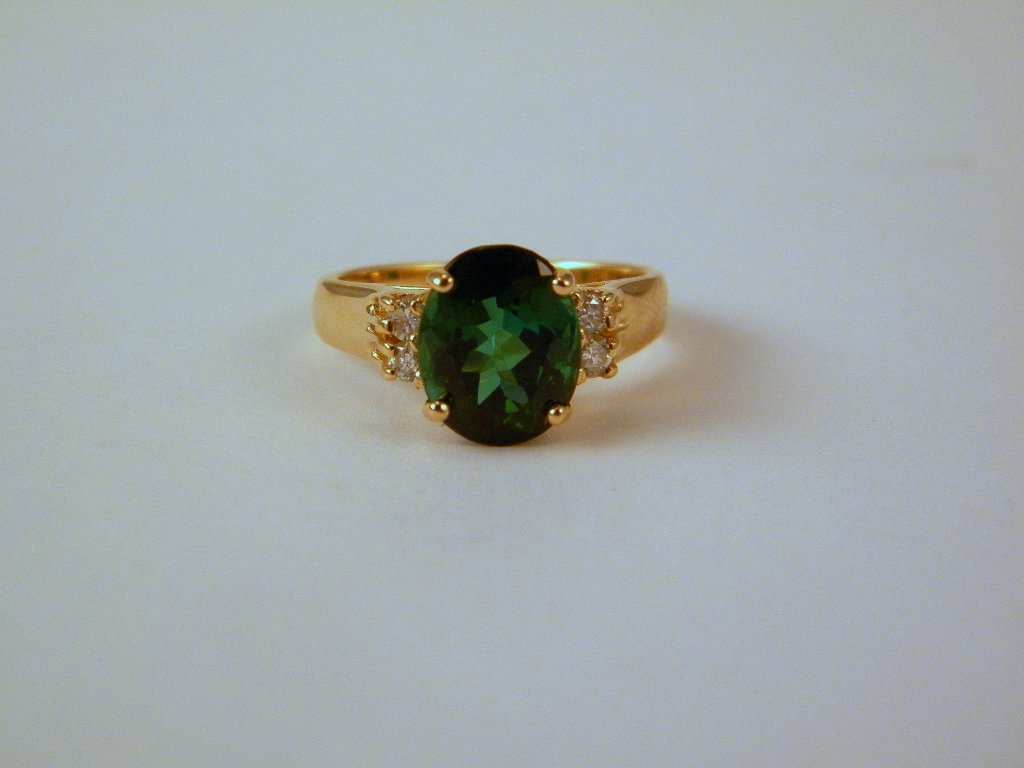 A 14kt yellow gold ring with tourmaline and 4 dia: 4 diamonds, size 6 1/2
