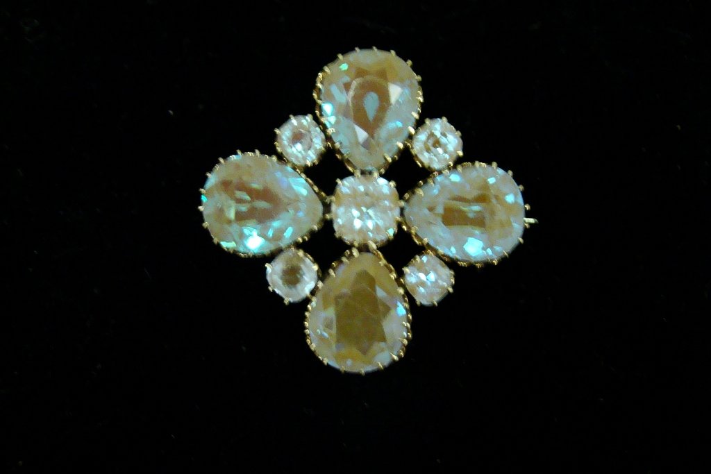 An irradiated glass brooch in unmarked but tested : tested 10kt mounting