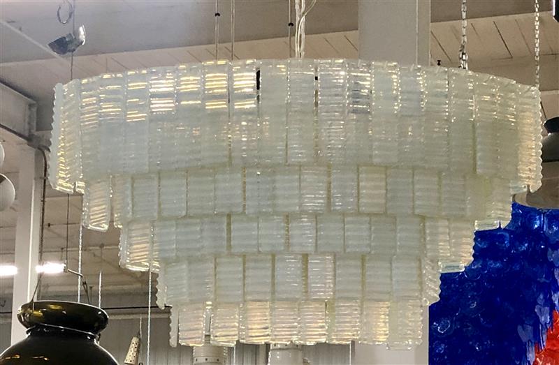 Opalescent Oval Shaped Murano Chandelier (1 of 8)