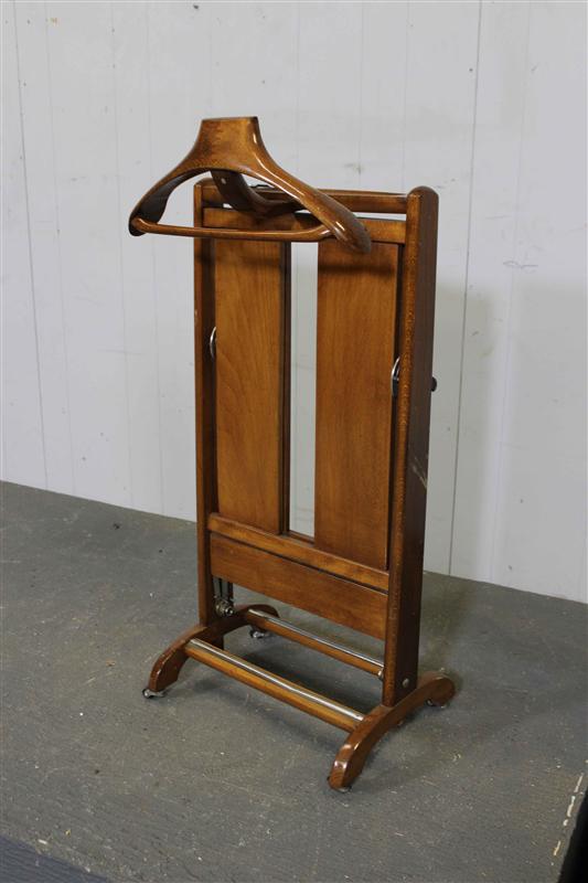 GentlemanÆs Valet: Vintage GentlemanÆs Valet by Reguitti Height: 40" / 101.6cm Width: 17.5" / 44.45cm Manufactured By: Reguitti Literature: Rivista Dell'arredamento Oct. 1968