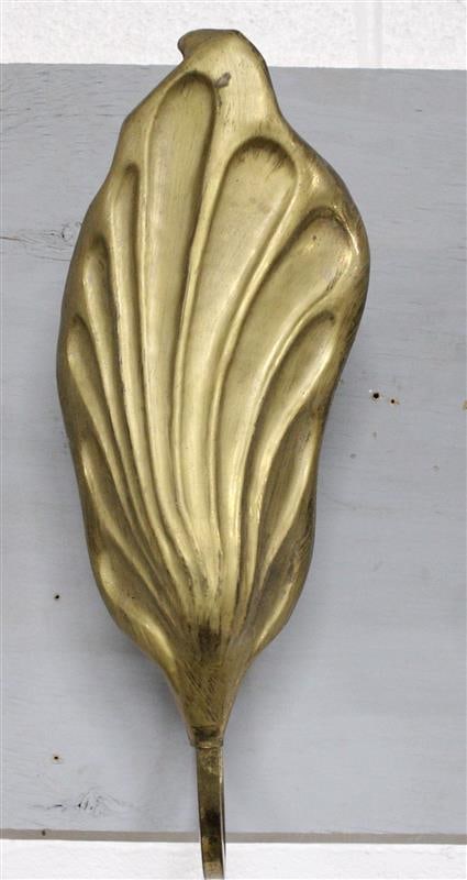 Tommaso Barbi Sconce: Mid Century Moderin Italian Brass Single Leaf Wall Sconce Tommaso Barbi Dimensions: Height: 15" / 38.1cm Width: 6" / 15.24cm Quantity: 1