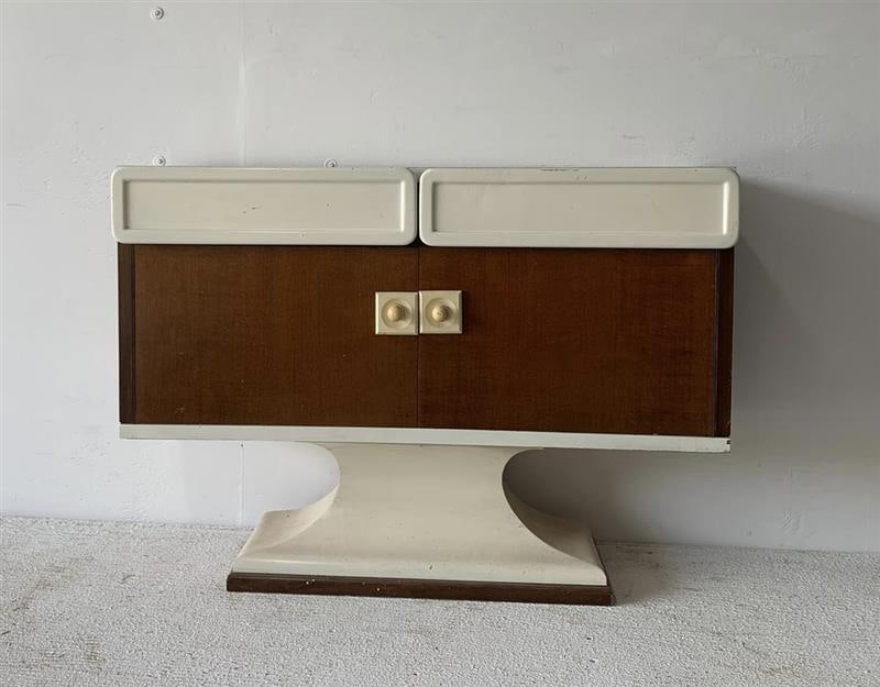 Luigi Sormani Buffet: Vintage Luigi Sormani Buffet or Credenza- Shows signs of wear and tear Dimensions: Height: 32.5" / 82.55cm Depth: 13.5" / 34.29cm Length: 45" / 114.3cm Quantity: 1