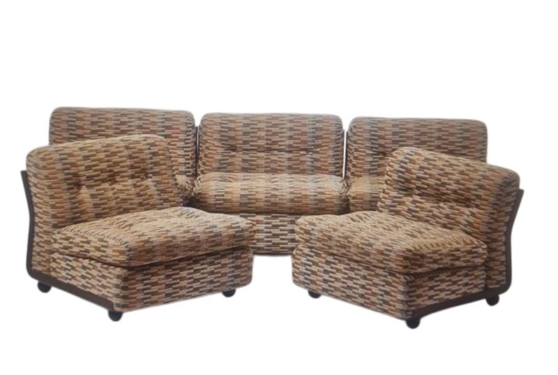 5 Mario Bellini Chairs: Mario Bellini 'Amanta' Lounge Chairs B&B Set of 5 Minor wear and tear. Needs reupholstered.